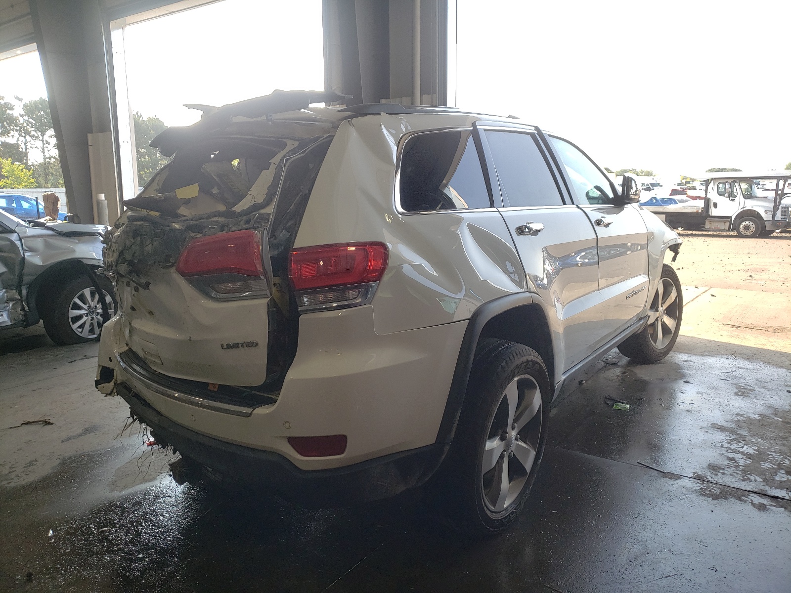 Photo 4 from auction – 2014 JEEP GRAND CHER with VIN 1C4RJFBGXEC264933