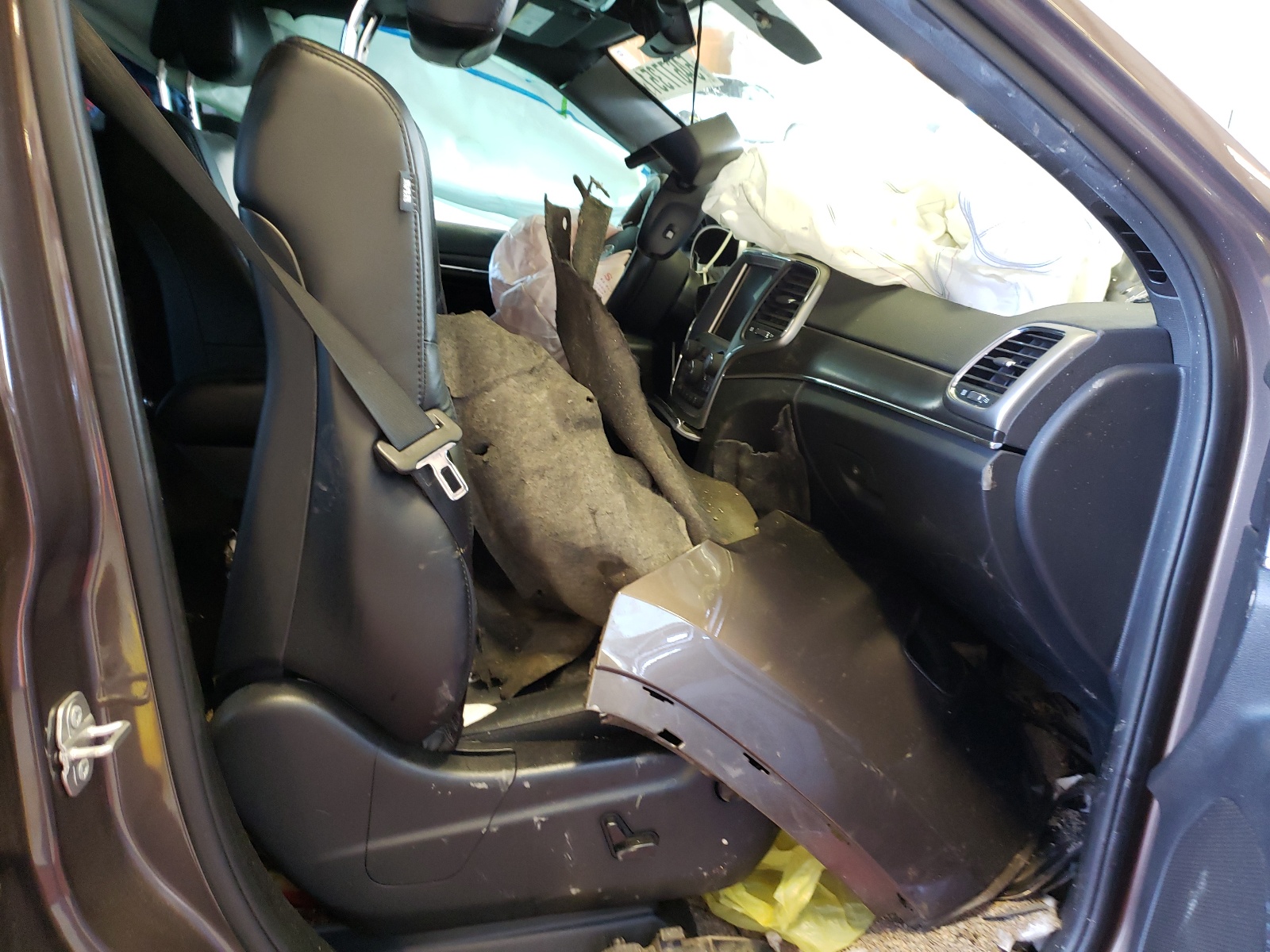Photo 5 from auction – 2018 JEEP GRAND CHER with VIN 1C4RJFBG0JC215508