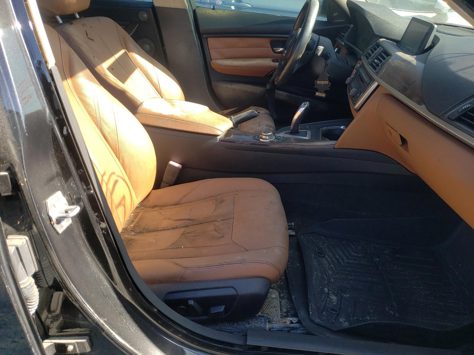 Photo 5 from auction – 2013 BMW 335 I with VIN WBA3A9G56DNP37063