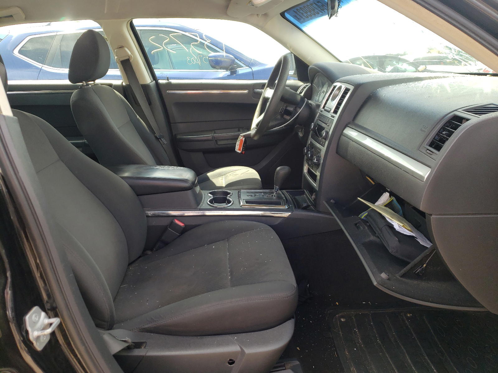 Photo 5 from auction – 2009 CHRYSLER 300 LX with VIN 2C3KA43D69H565751