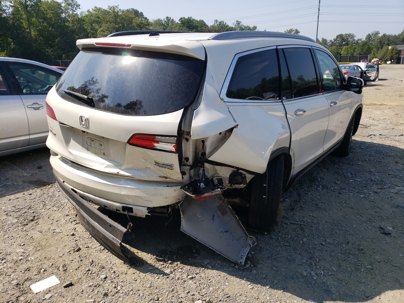 Photo 4 from auction – 2017 HONDA PILOT TOUR with VIN 5FNYF6H96HB026168