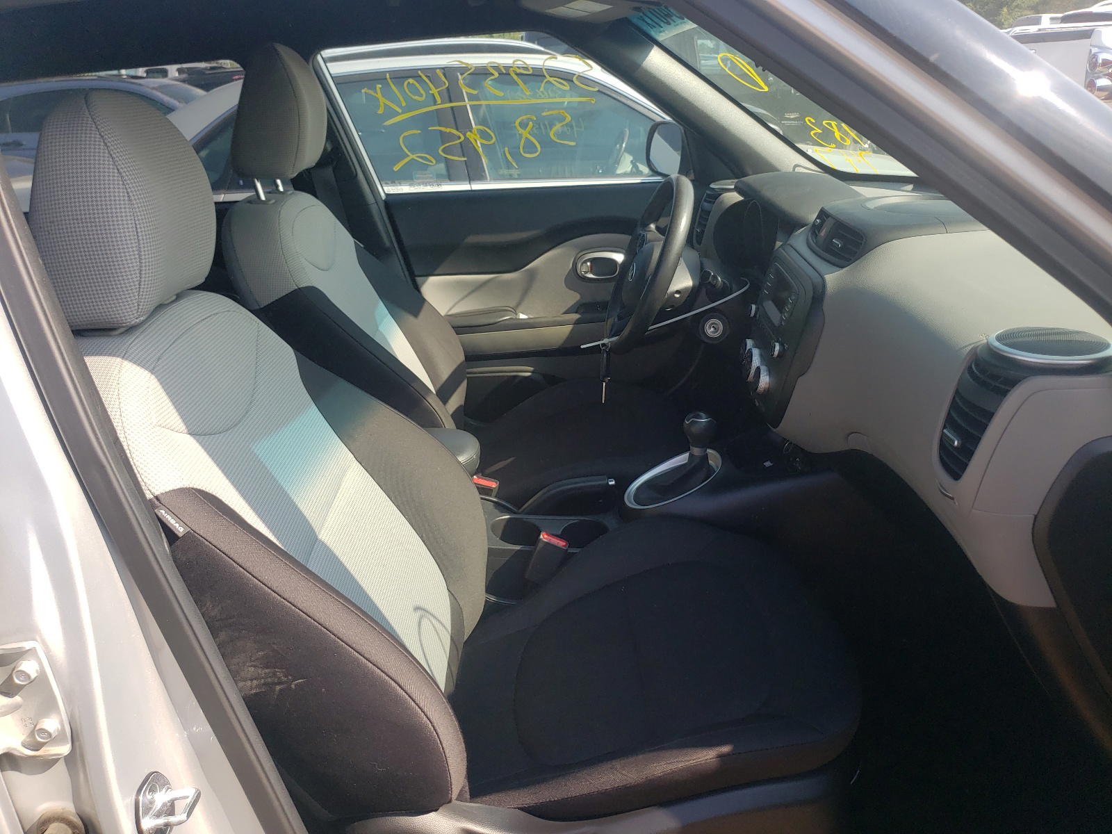 Photo 5 from auction – 2015 KIA SOUL with VIN KNDJN2A28F7783747