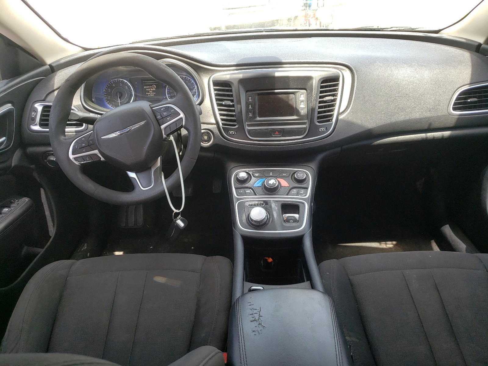 Photo 9 from auction – 2016 CHRYSLER 200 LIMITE with VIN 1C3CCCABXGN117267