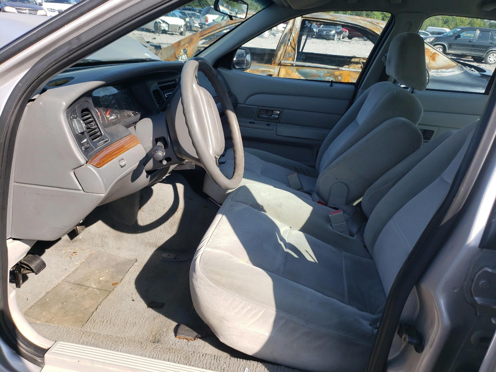 Photo 5 from auction – 2004 FORD CROWN VICT with VIN 2FAFP73W44X132545