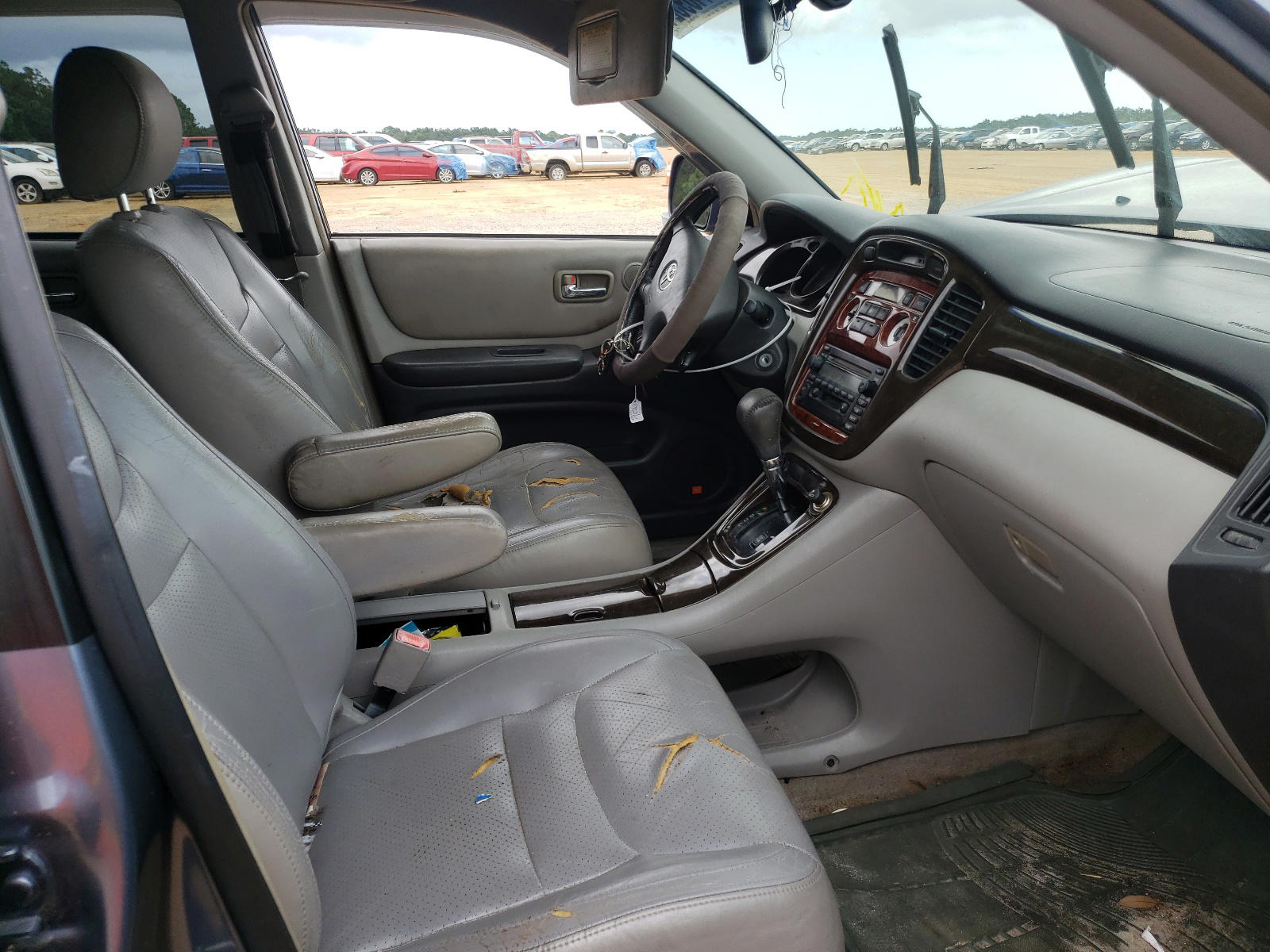 Photo 5 from auction – 2002 TOYOTA HIGHLANDER with VIN JTEHF21A920085357