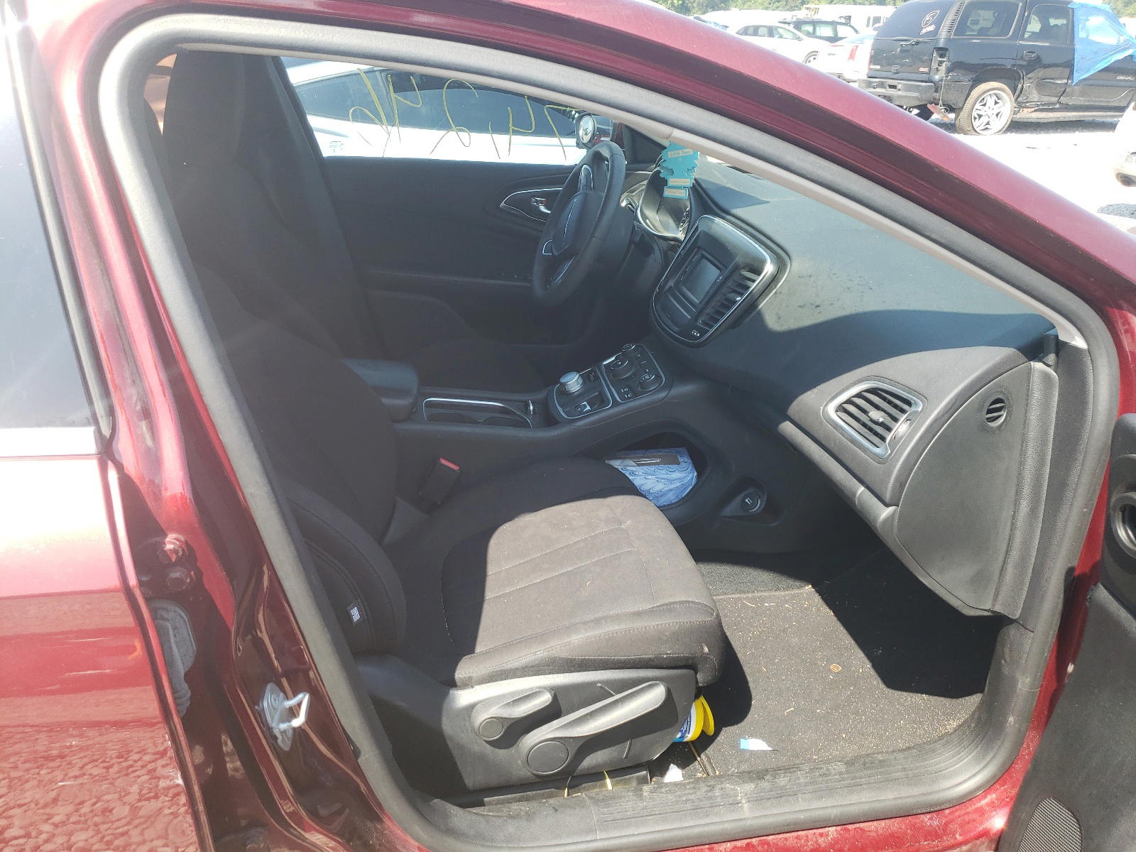 Photo 5 from auction – 2015 CHRYSLER 200 LIMITE with VIN 1C3CCCAB0FN635225