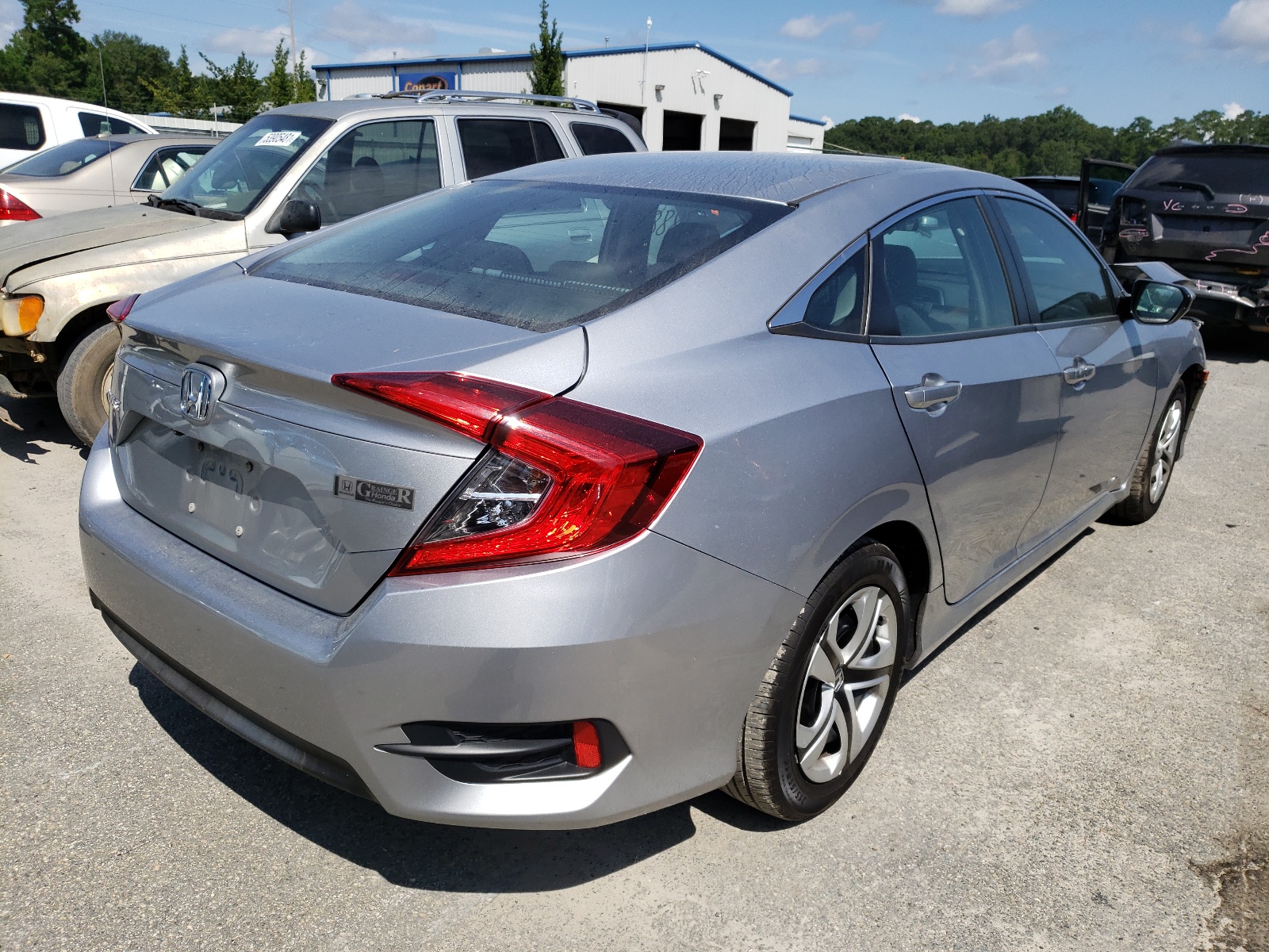Photo 4 from auction – 2017 HONDA CIVIC LX with VIN 19XFC2F57HE047433