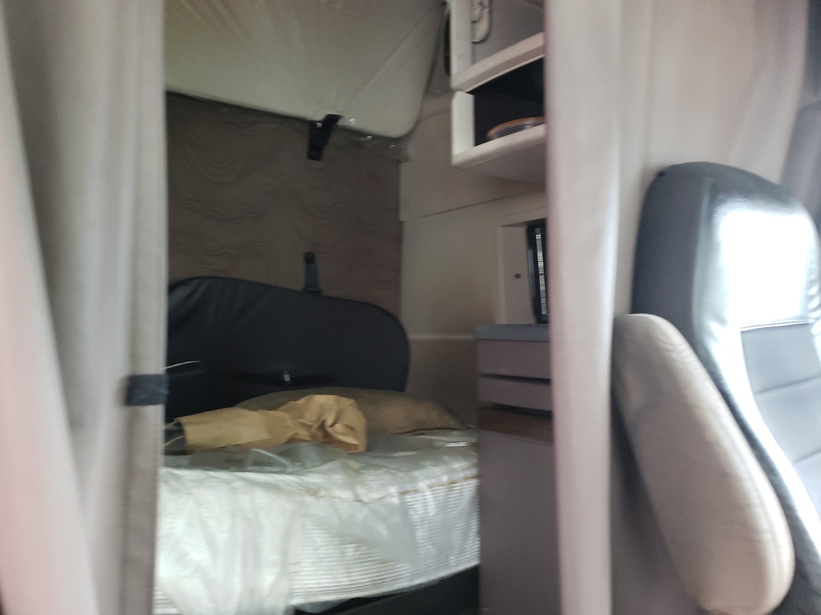 Photo 6 from auction – 2018 VOLVO VN VNL with VIN 4V4NC9EHXJN889558