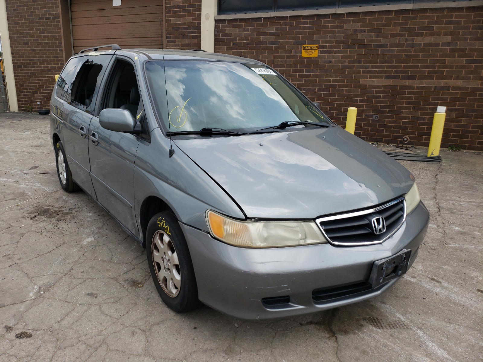 HONDA ODYSSEY EX 2002 with VIN 5FNRL189X2B024561 - Photo from auction