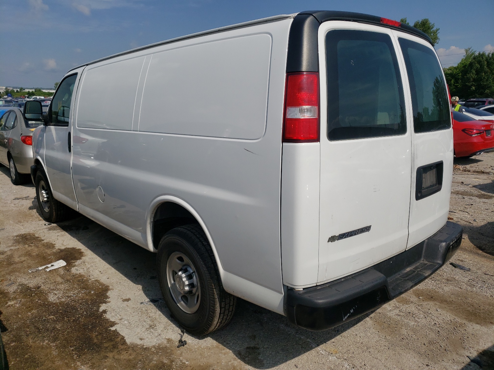 Photo 3 from auction – 2017 CHEVROLET EXPRESS G2 with VIN 1GCWGAFF6H1121211