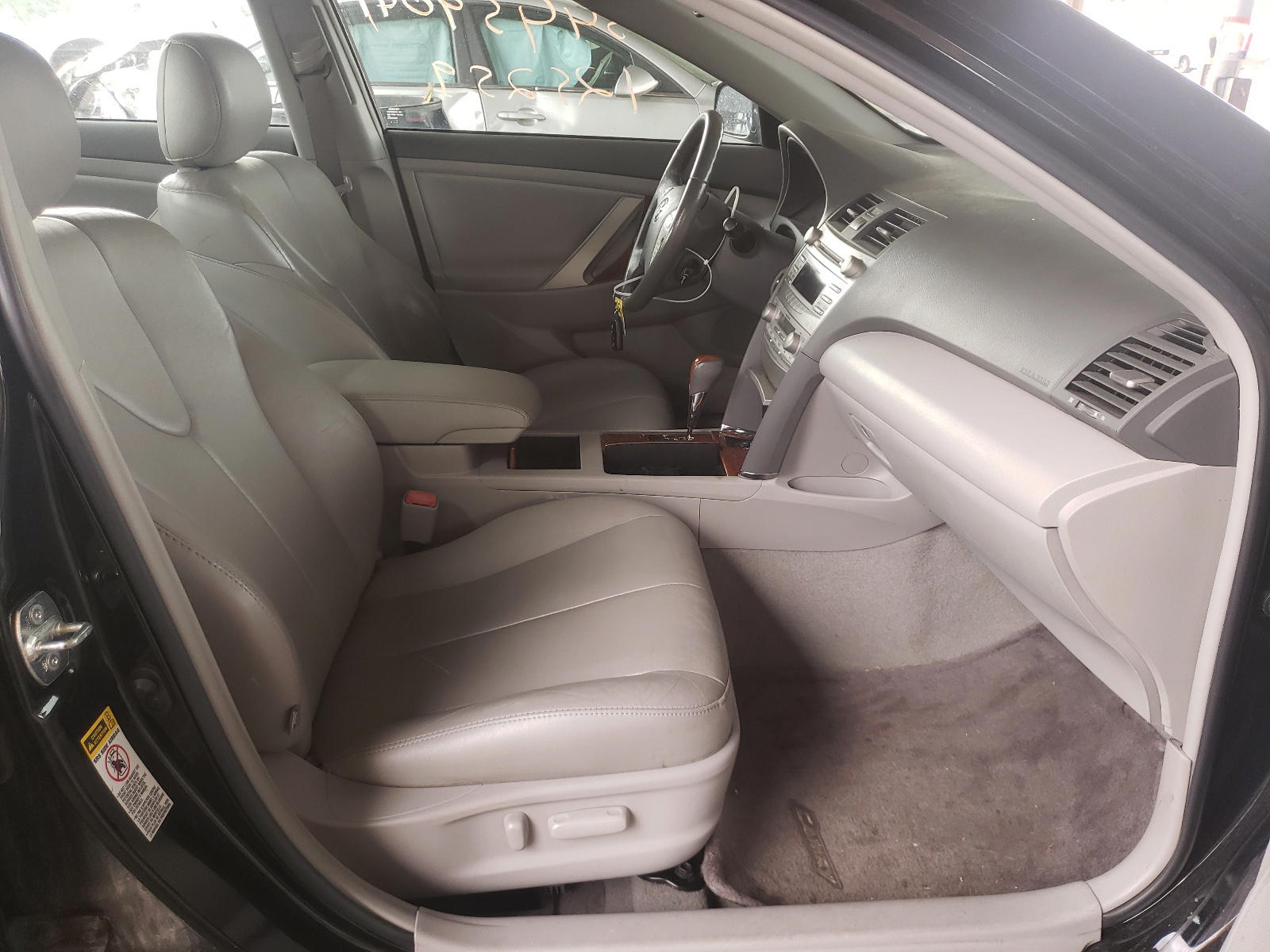 Photo 5 from auction – 2011 TOYOTA CAMRY BASE with VIN 4T1BF3EK6BU760914