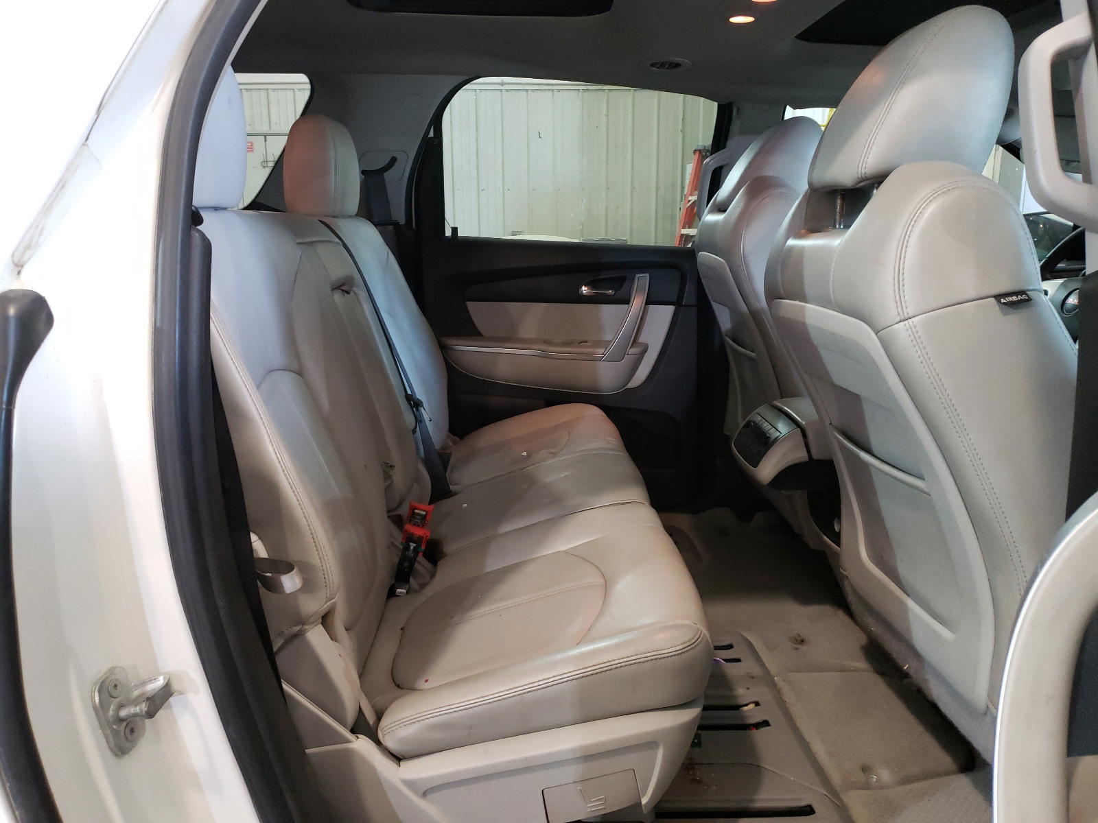 Photo 6 from auction – 2011 GMC ACADIA SLT with VIN 1GKKVREDXBJ391024