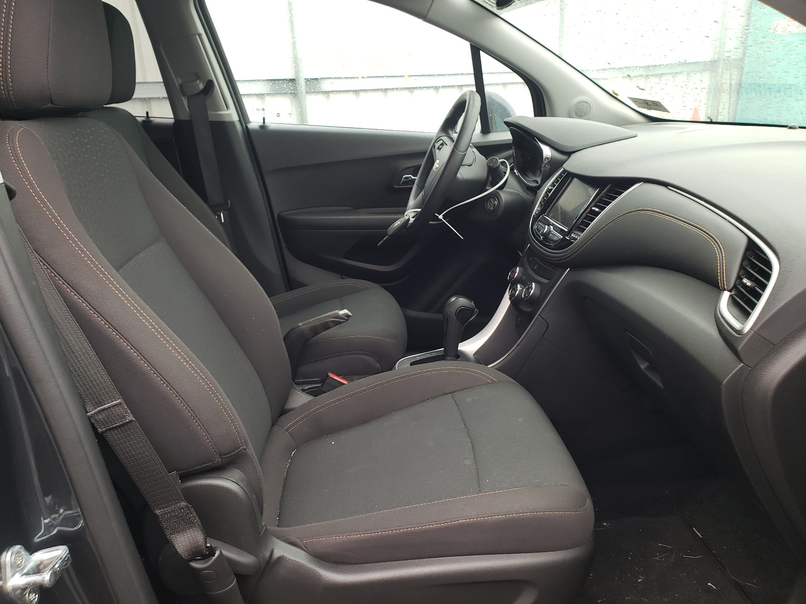Photo 5 from auction – 2021 CHEVROLET TRAX LS with VIN KL7CJNSB9MB303176