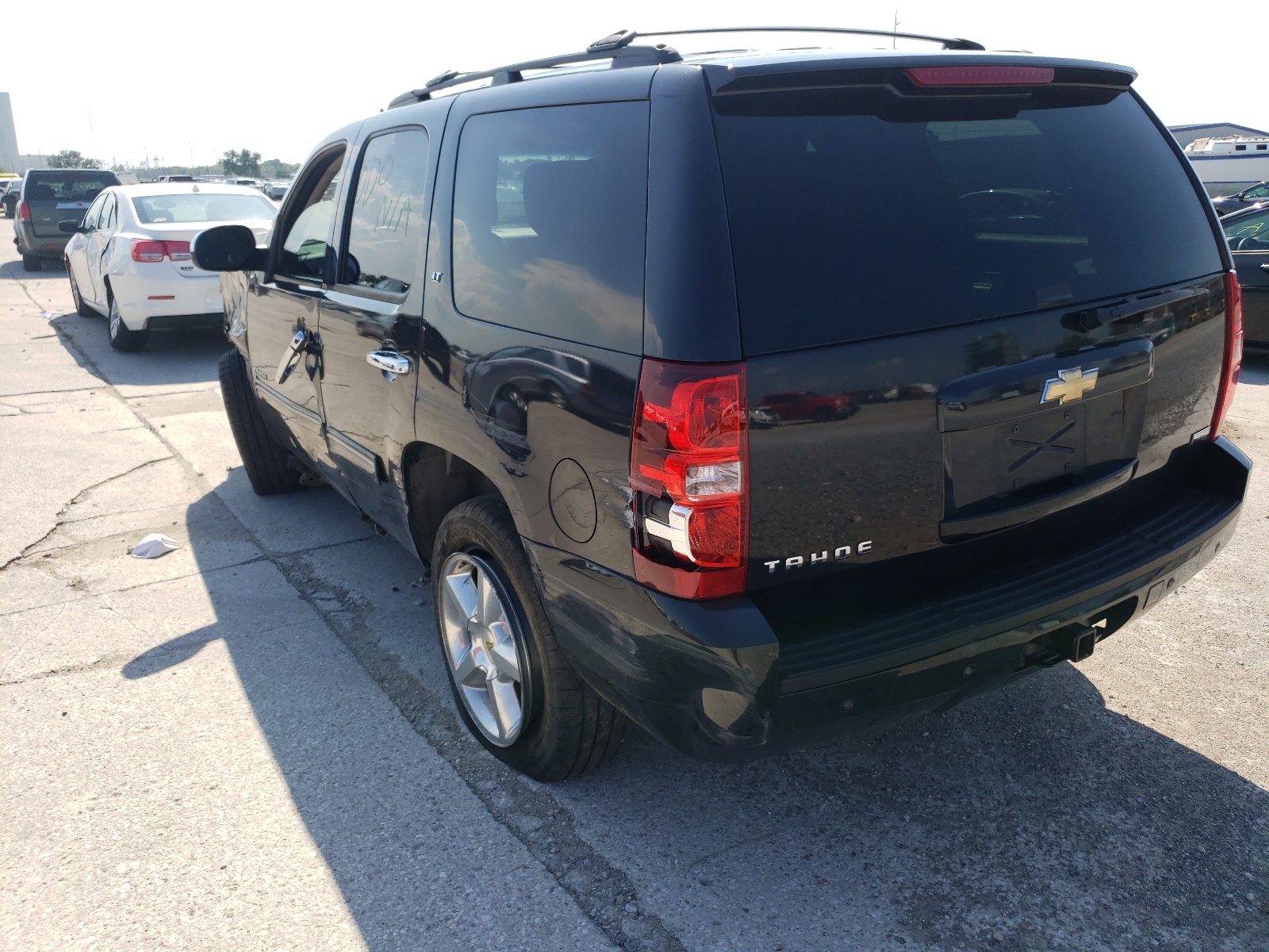 Photo 3 from auction – 2011 CHEVROLET TAHOE C150 with VIN 1GNSCBE01BR304058