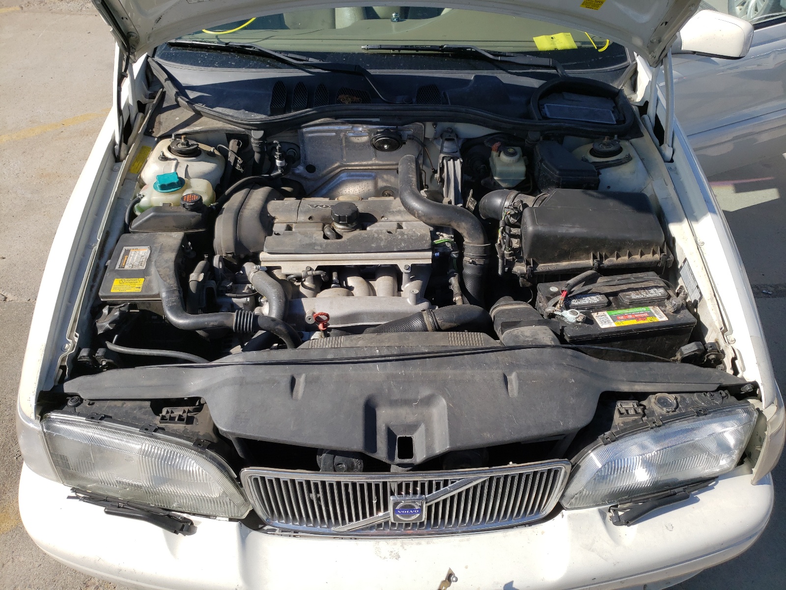 Photo 7 from auction – 2000 VOLVO C70 TURBO with VIN YV1NC56D3YJ010879