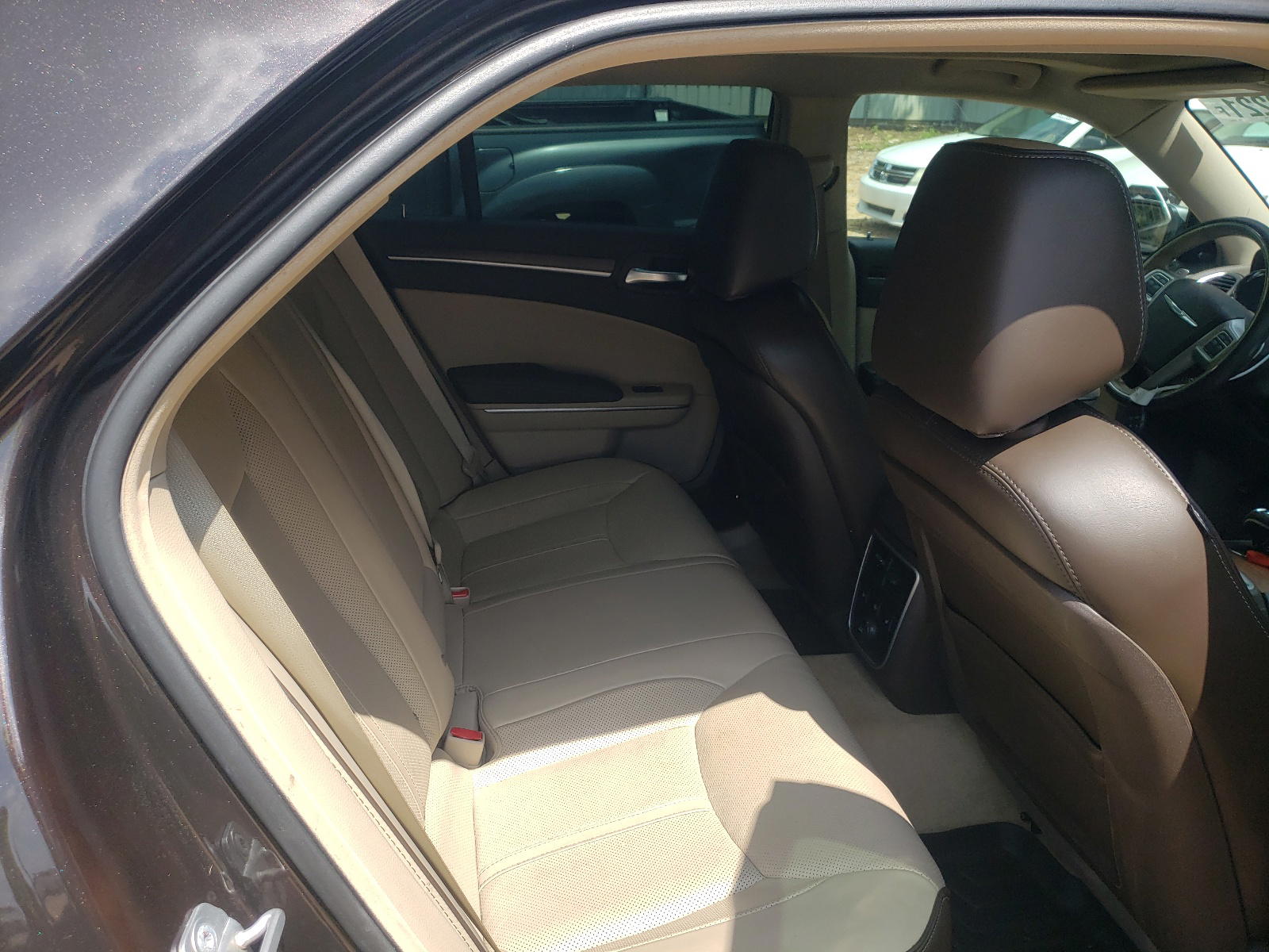 Photo 6 from auction – 2012 CHRYSLER 300 LIMITE with VIN 2C3CCACG3CH274512