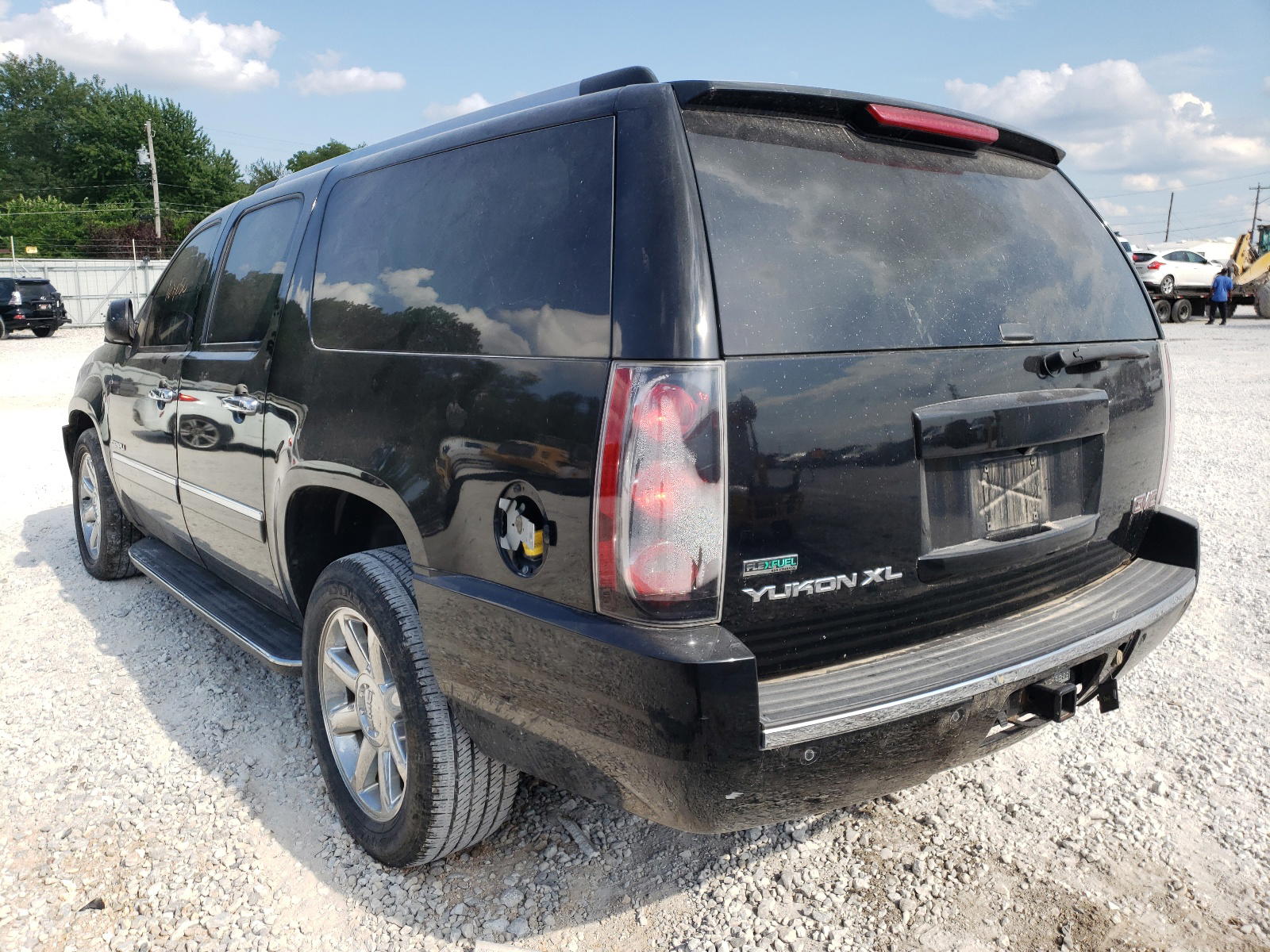 Photo 3 from auction – 2011 GMC YUKON XL D with VIN 1GKS2MEF2BR179331