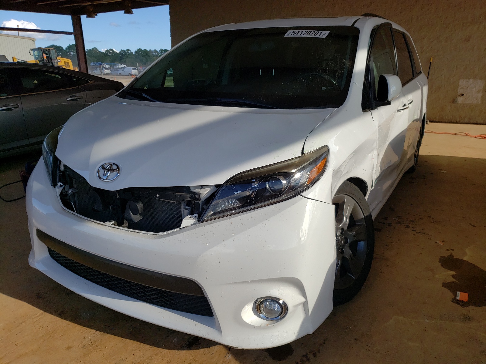 Photo 2 from auction – 2016 TOYOTA SIENNA SE with VIN 5TDXK3DCXGS752133