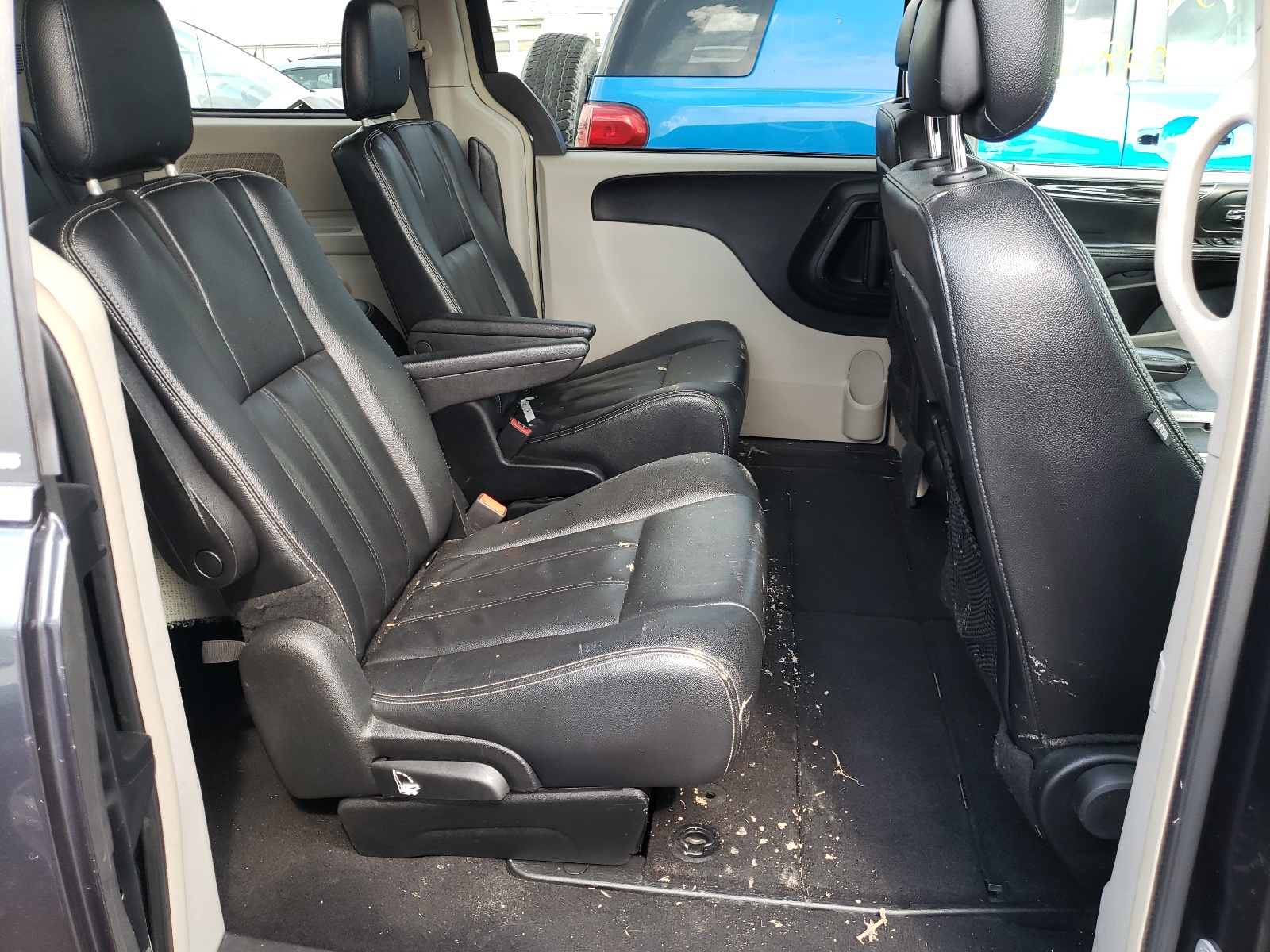 Photo 6 from auction – 2014 CHRYSLER TOWN & COU with VIN 2C4RC1BG2ER126937