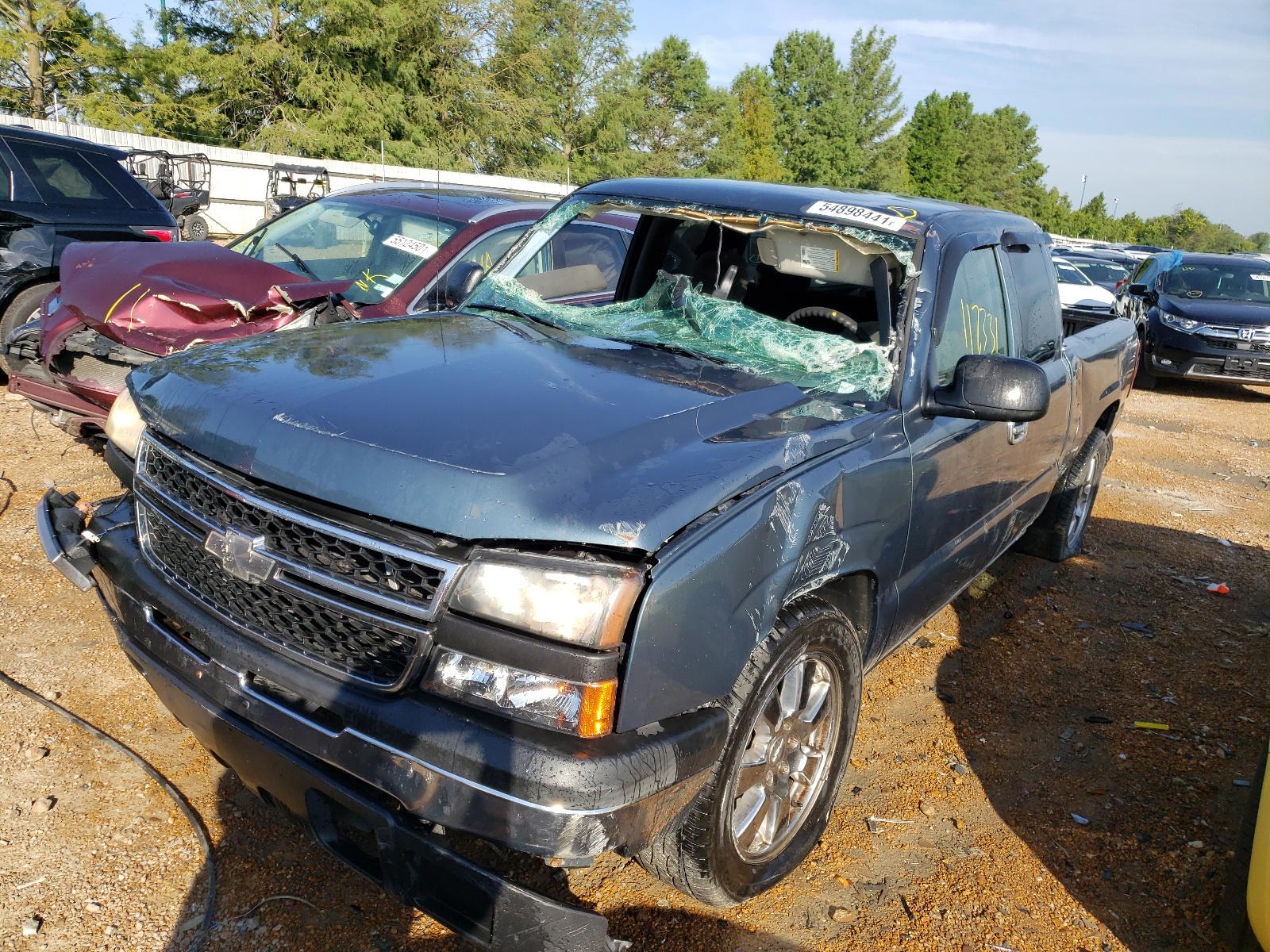 Photo 2 from auction – 2006 CHEVROLET SILVERADO with VIN 1GCEC19T46Z150729