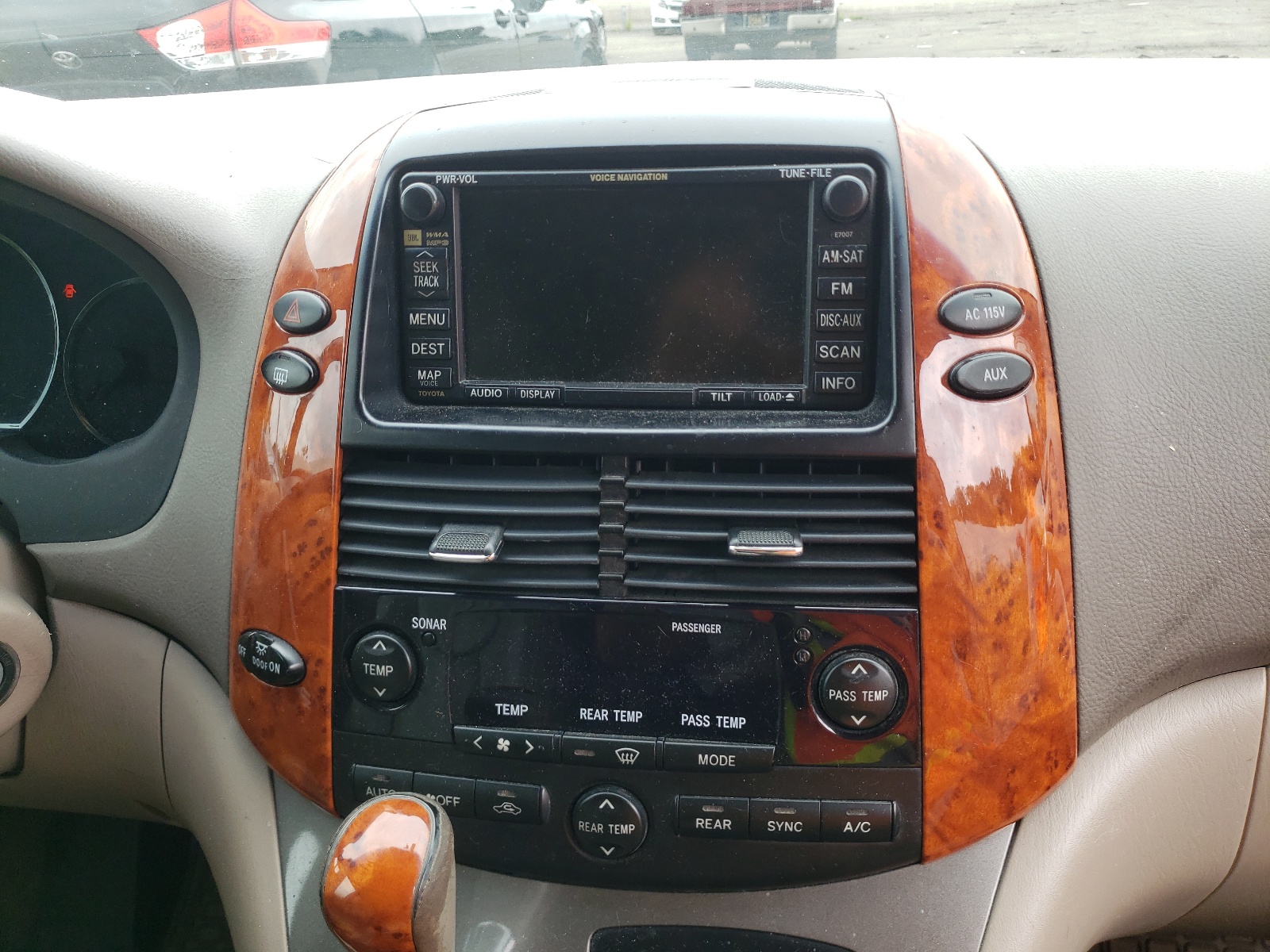 Photo 9 from auction – 2008 TOYOTA SIENNA with VIN 5TDBK22C08S011742