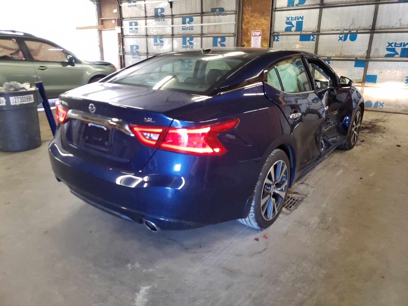 Photo 4 from auction – 2017 NISSAN MAXIMA 3.5 with VIN 1N4AA6AP3HC423039