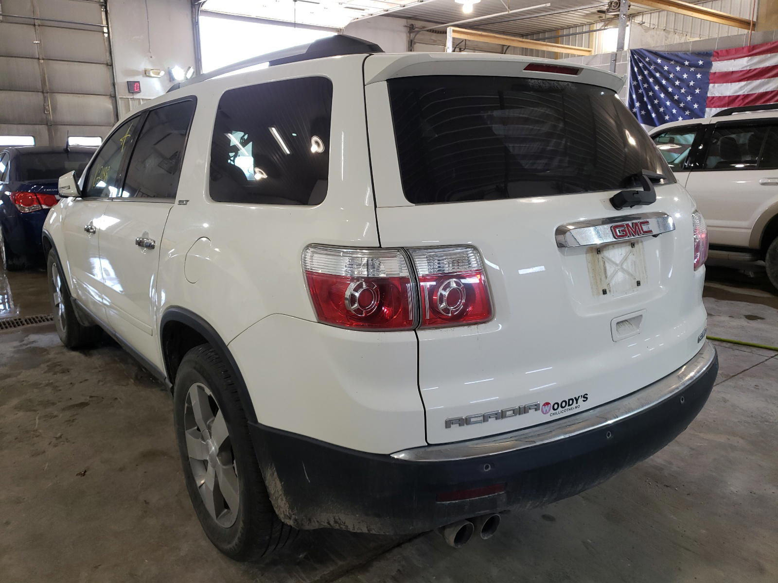 Photo 3 from auction – 2011 GMC ACADIA SLT with VIN 1GKKVREDXBJ391024