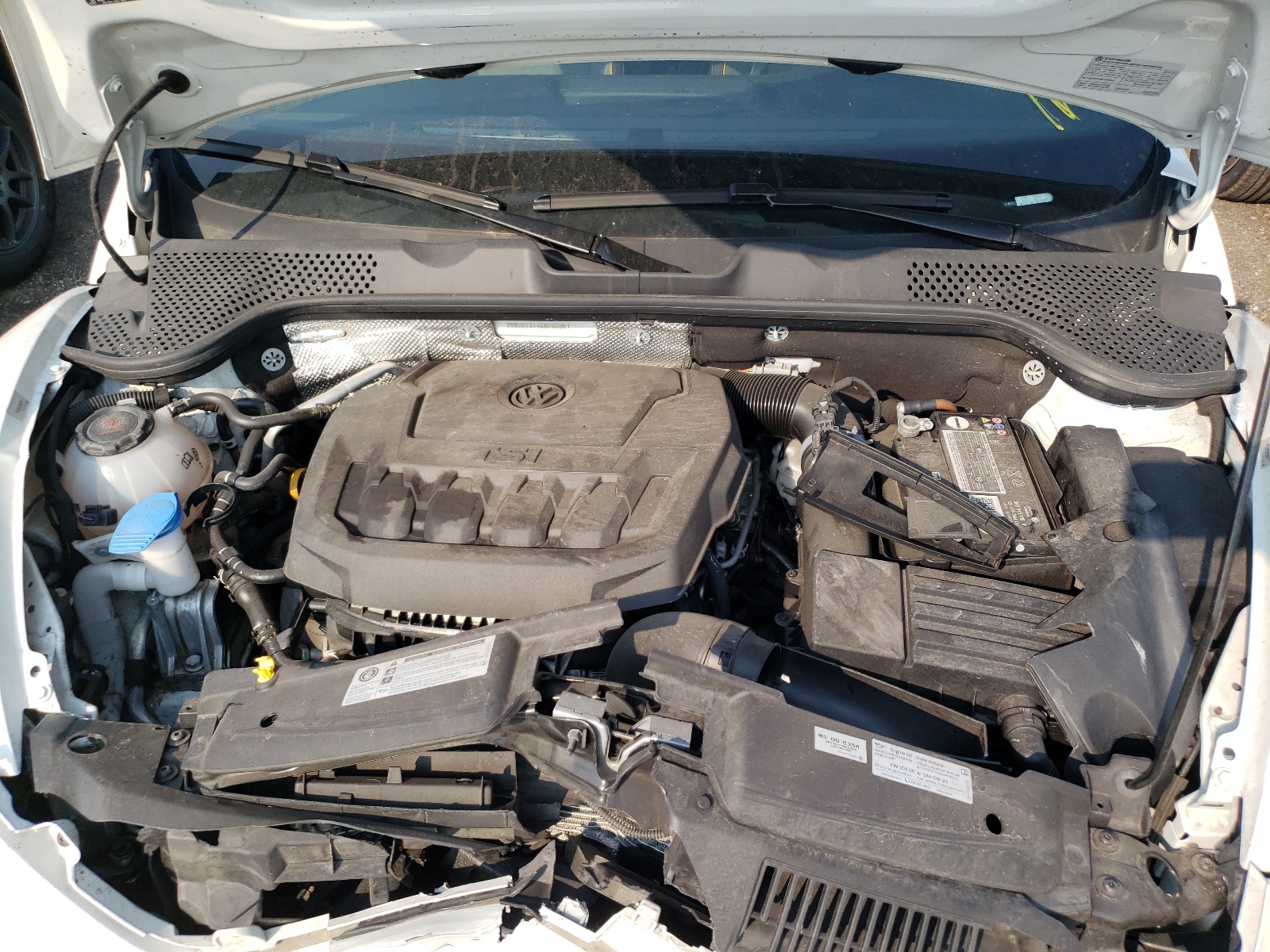 Photo 7 from auction – 2019 VOLKSWAGEN BEETLE DUN with VIN 3VWSD7AT4KM708361