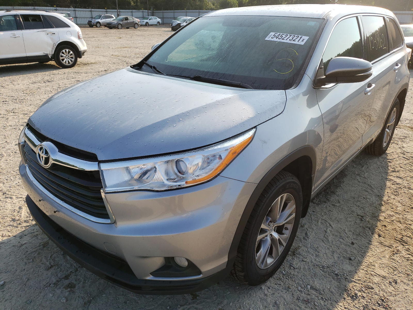 Photo 2 from auction – 2014 TOYOTA HIGHLANDER with VIN 5TDBKRFH7ES028645