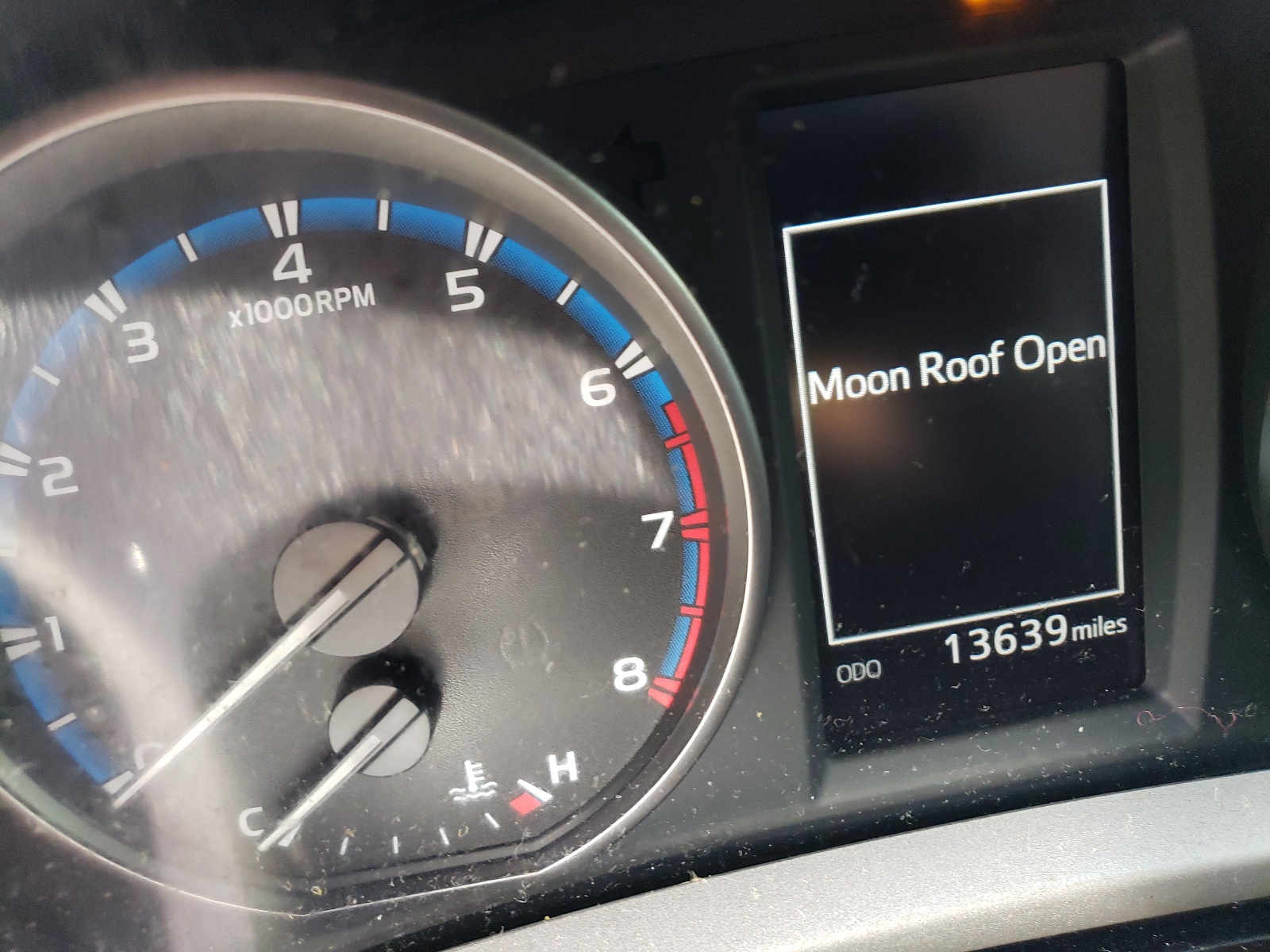Photo 8 from auction – 2018 TOYOTA RAV4 ADVEN with VIN 2T3RFREV5JW853392