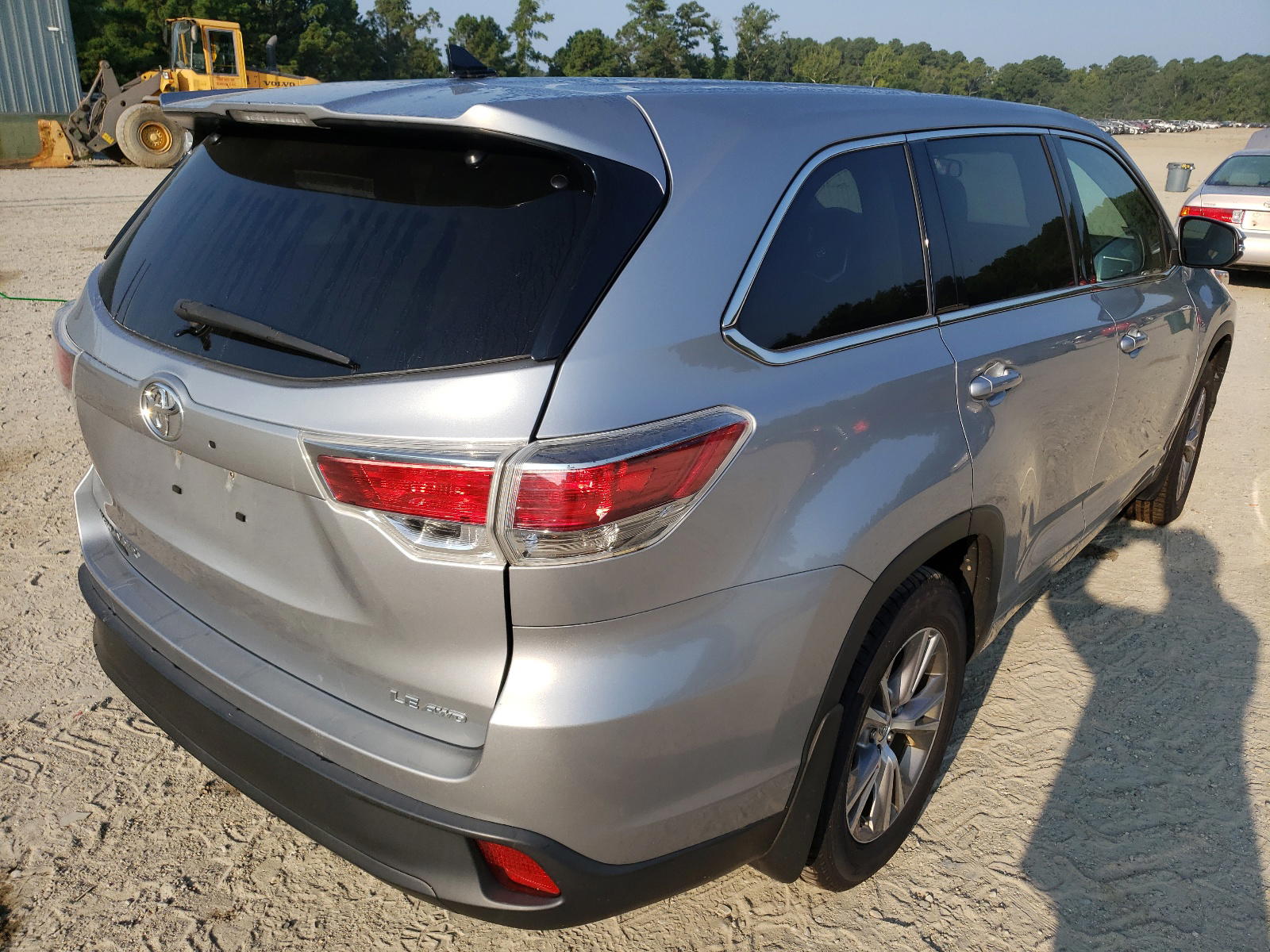 Photo 4 from auction – 2014 TOYOTA HIGHLANDER with VIN 5TDBKRFH7ES028645