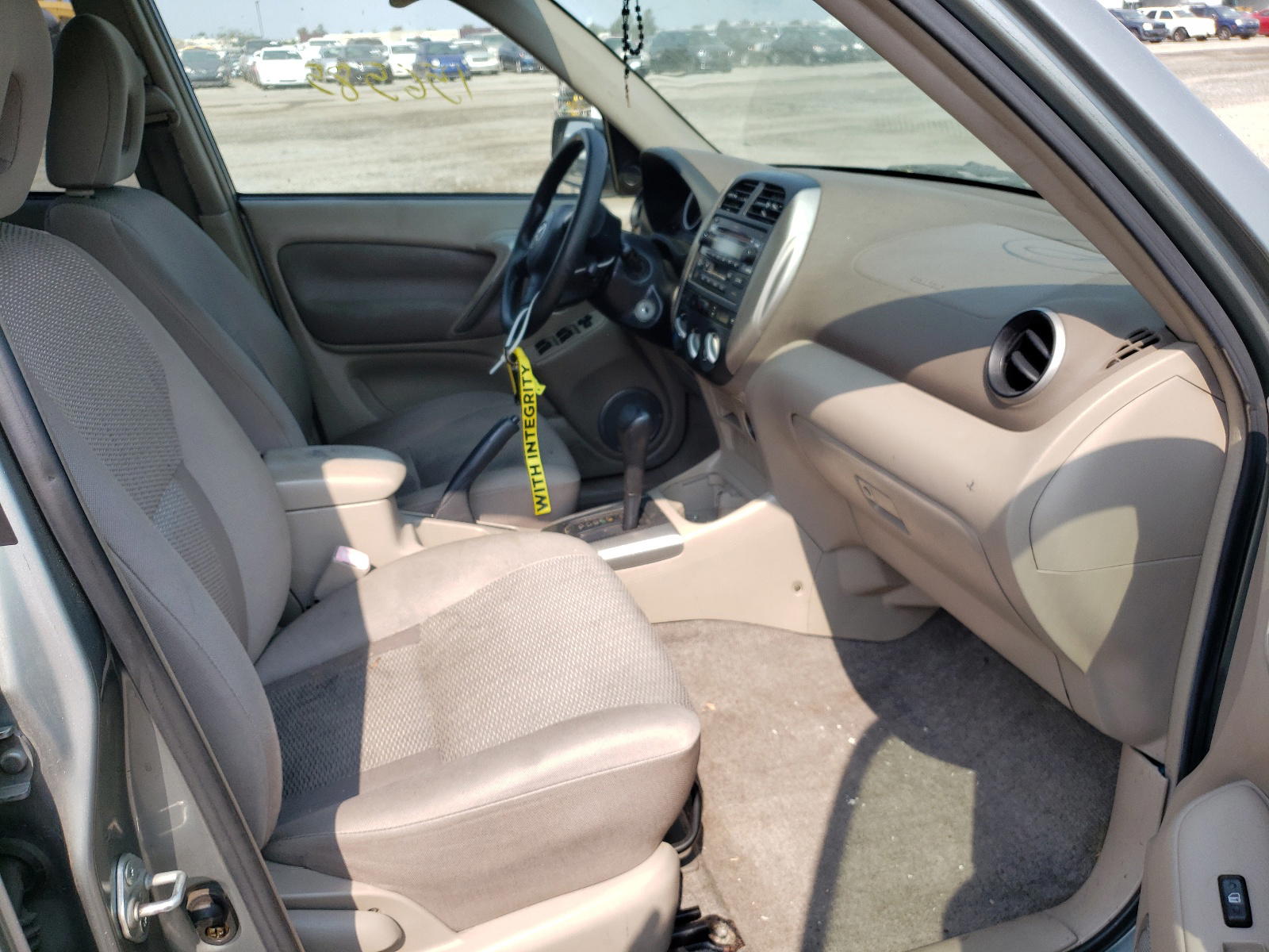 Photo 5 from auction – 2004 TOYOTA RAV4 with VIN JTEGD20V040013908