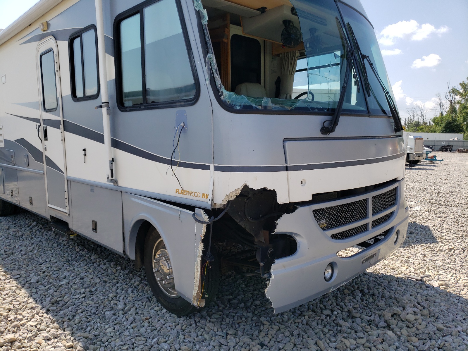 Photo 9 from auction – 2002 FLEETWOOD FLEETWOOD with VIN 1FCNF53S610A19426