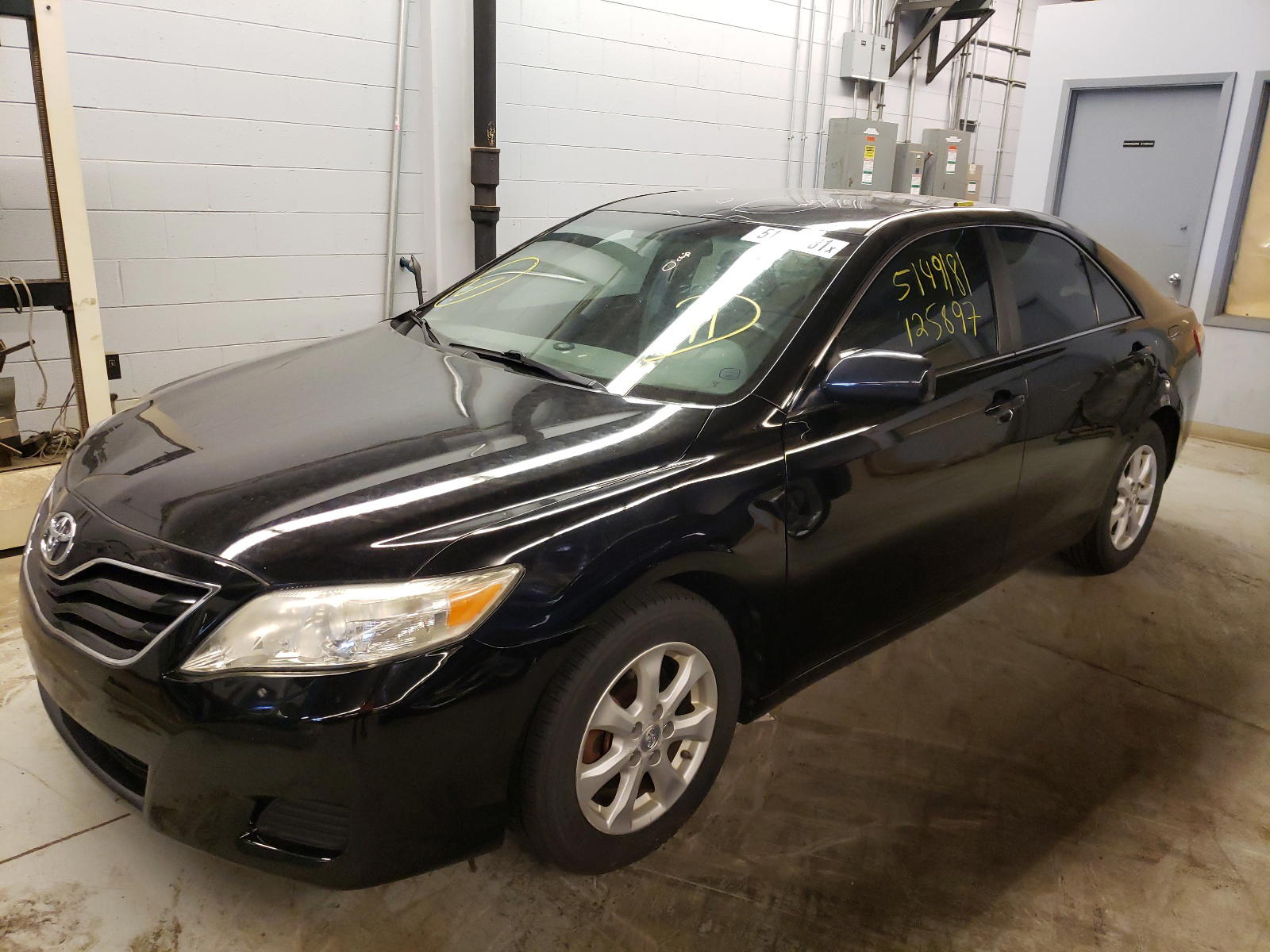 Photo 2 from auction – 2011 TOYOTA CAMRY BASE with VIN 4T4BF3EKXBR187196