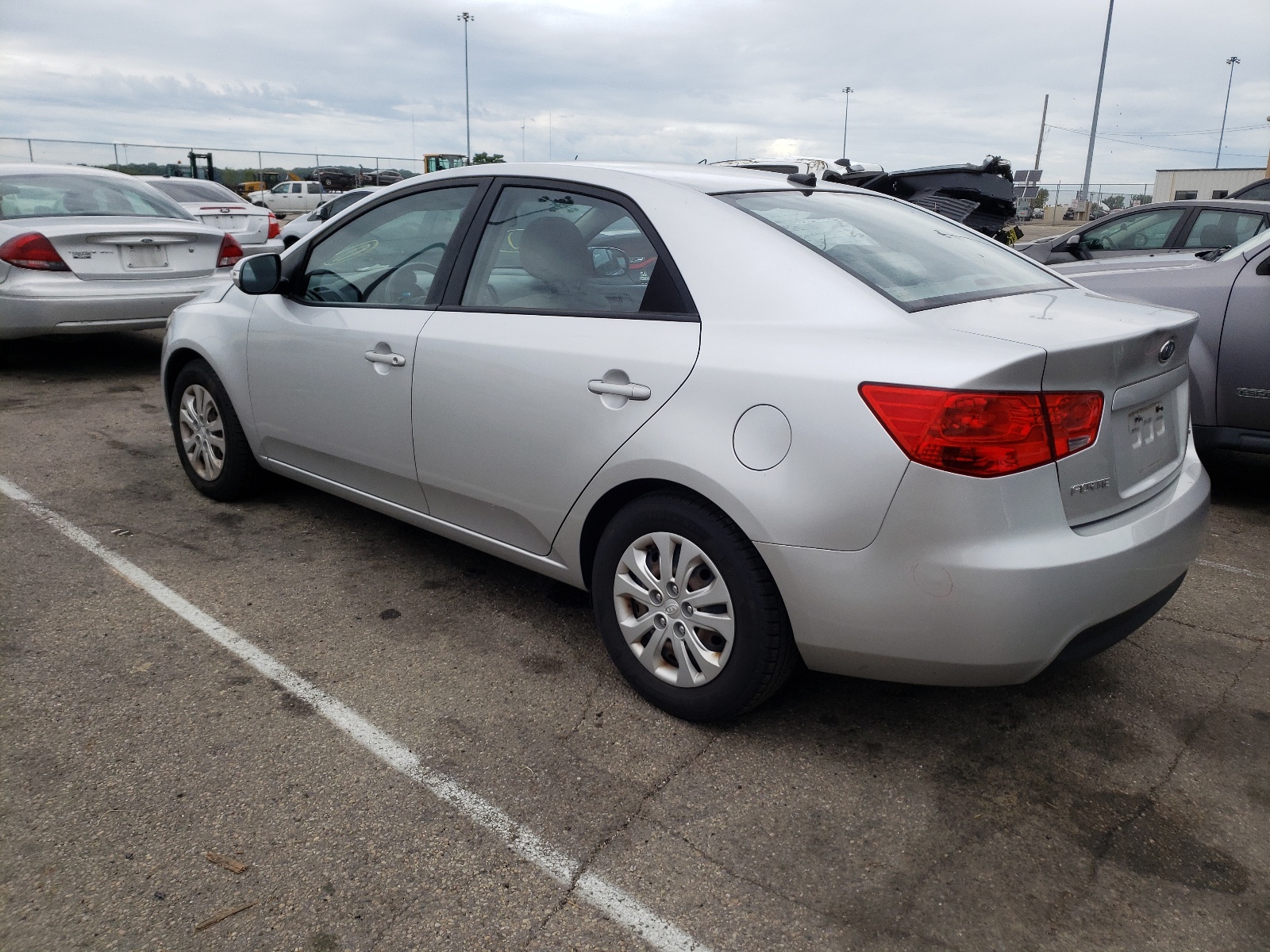 Photo 3 from auction – 2010 KIA FORTE EX with VIN KNAFU4A21A5063017