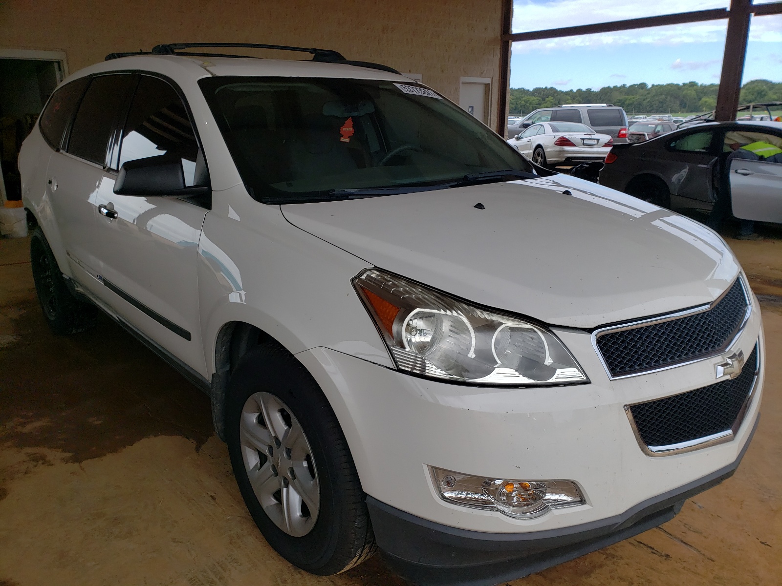 CHEVROLET TRAVERSE L 2011 with VIN 1GNKVEED0BJ264360 - Photo from auction