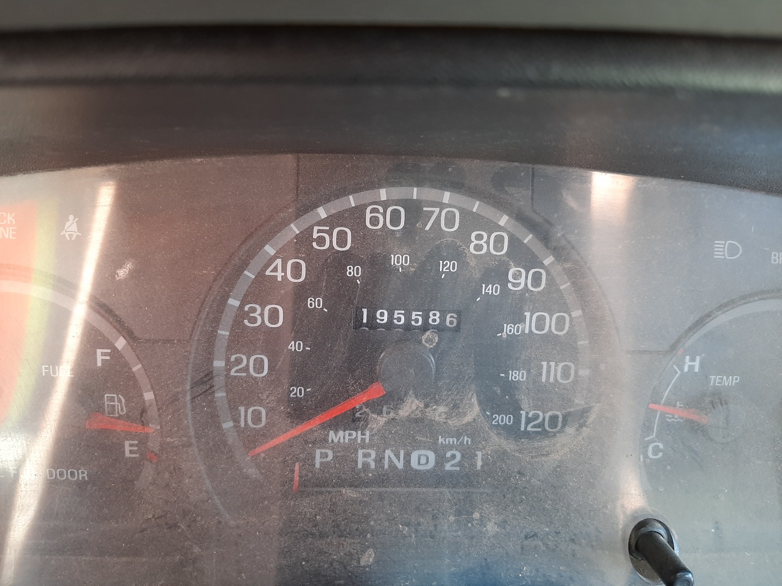 Photo 8 from auction – 2003 FORD CROWN VICT with VIN 2FAHP74W03X124495
