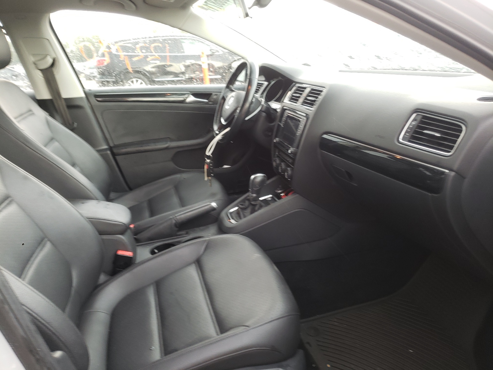 Photo 5 from auction – 2017 VOLKSWAGEN JETTA SEL with VIN 3VWL17AJ6HM338941