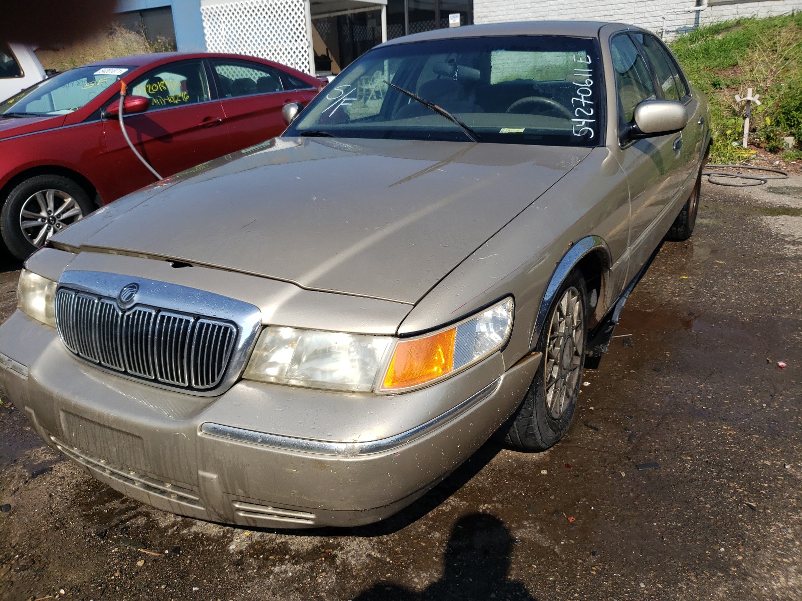 Photo 2 from auction – 2000 MERCURY GRAND MARQ with VIN 2MEFM75W8YX698745