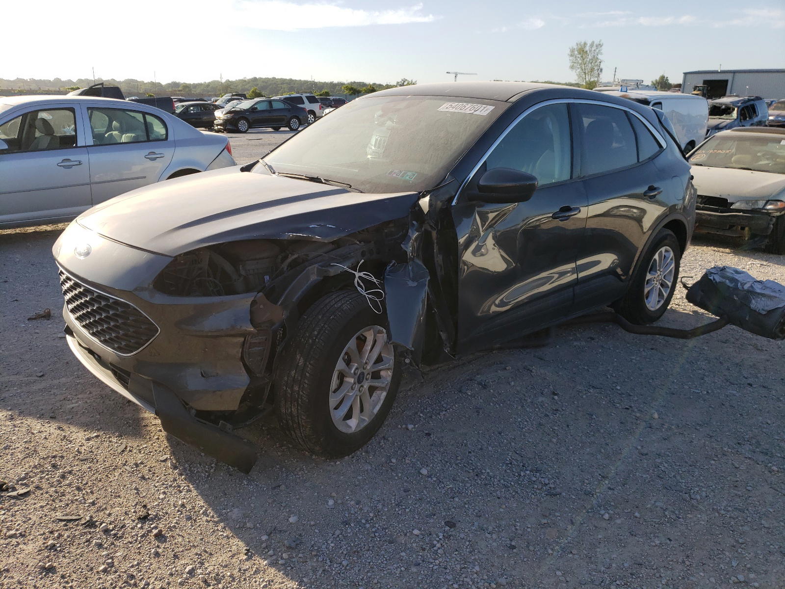 Photo 2 from auction – 2020 FORD ESCAPE SE with VIN 1FMCU0G60LUA13917