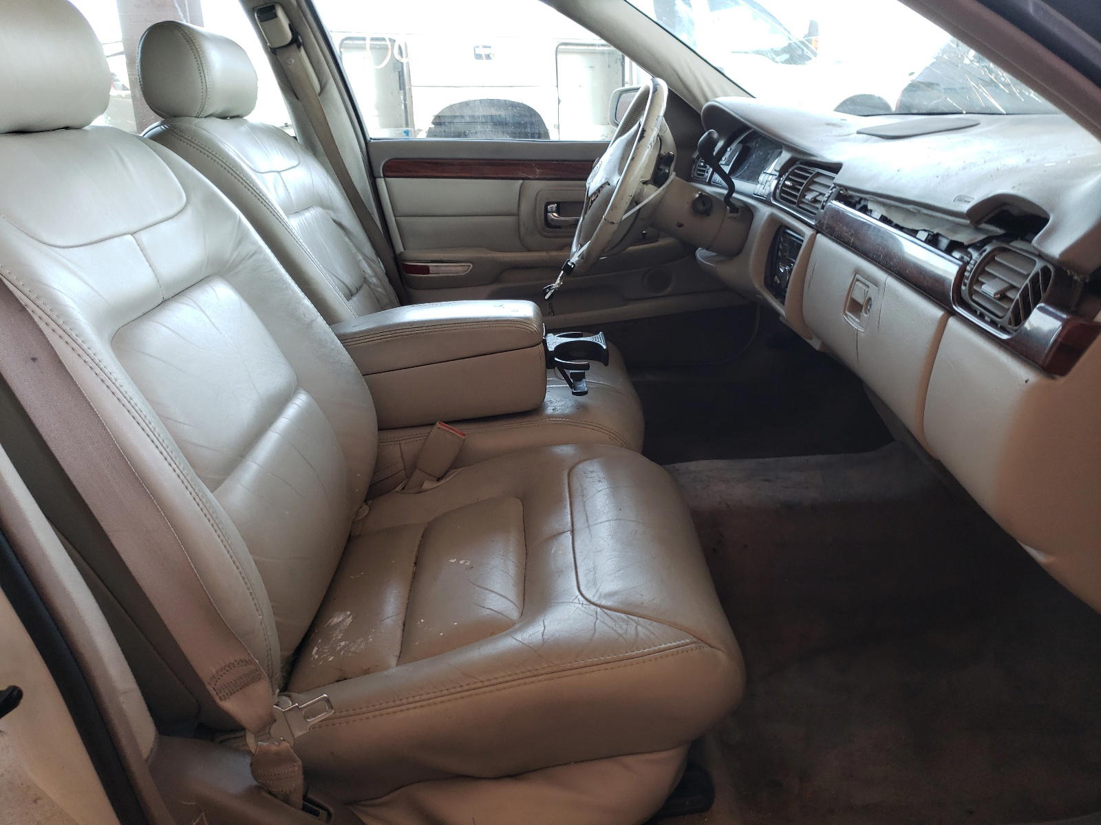Photo 5 from auction – 1998 CADILLAC DEVILLE with VIN 1G6KD54Y8WU756397