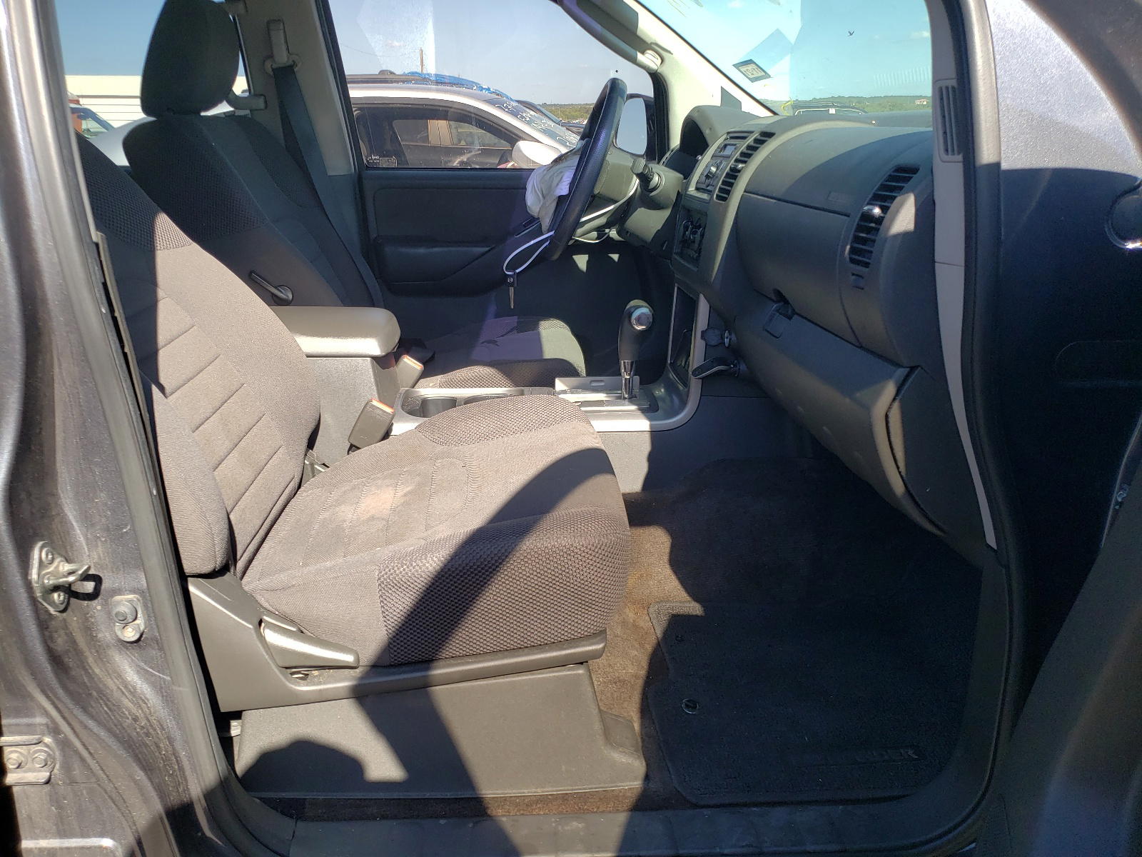 Photo 5 from auction – 2012 NISSAN PATHFINDER with VIN 5N1AR1NN2CC622988