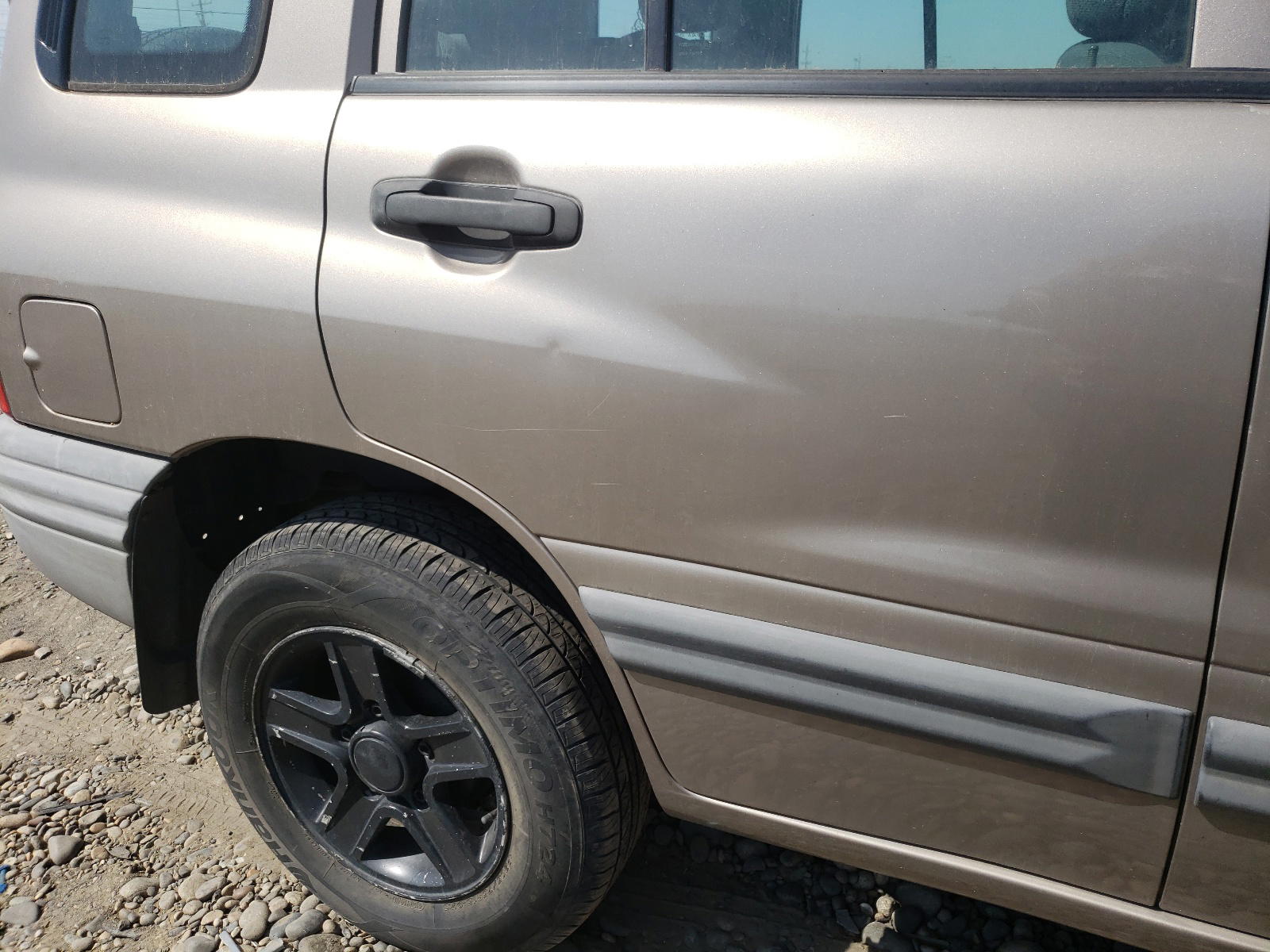 Photo 9 from auction – 2003 CHEVROLET TRACKER with VIN 2CNBJ13C336947087