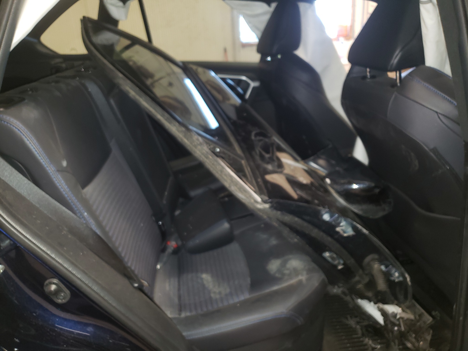 Photo 6 from auction – 2020 TOYOTA RAV4 XSE with VIN 2T3EWRFVXLW074005