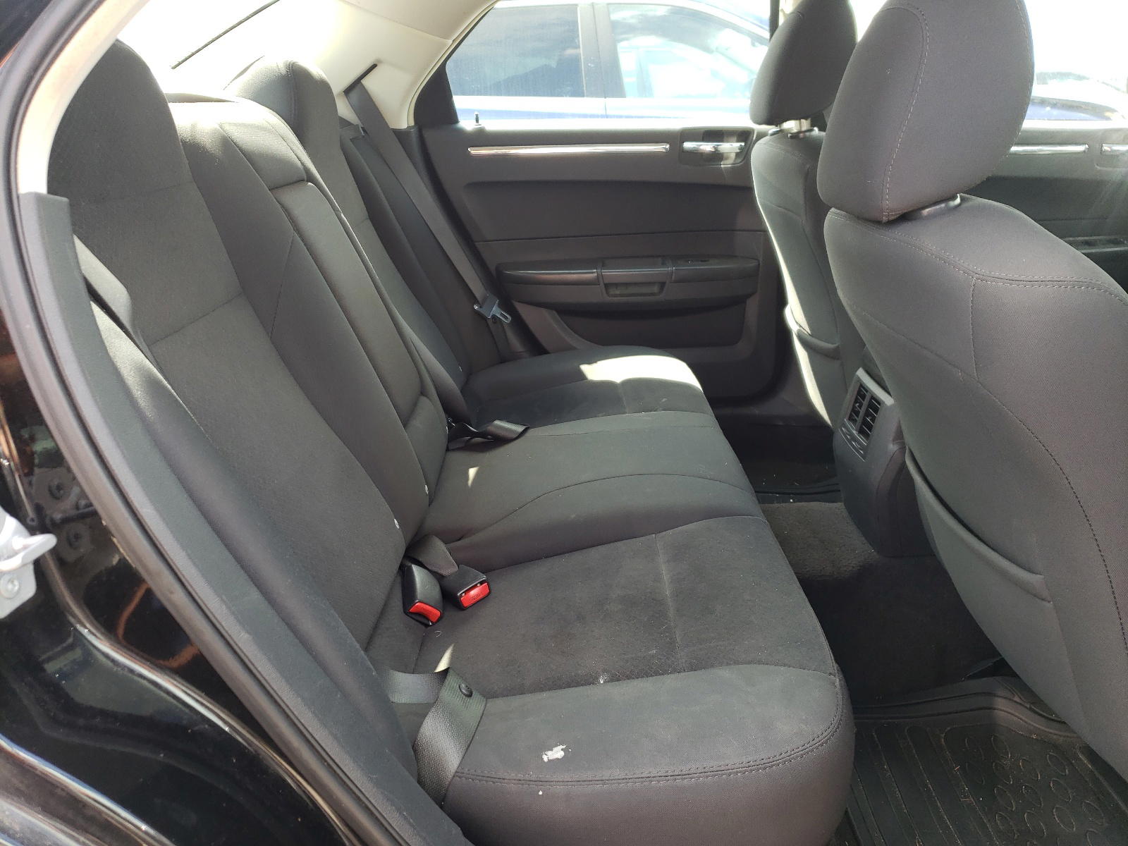 Photo 6 from auction – 2009 CHRYSLER 300 LX with VIN 2C3KA43D69H565751