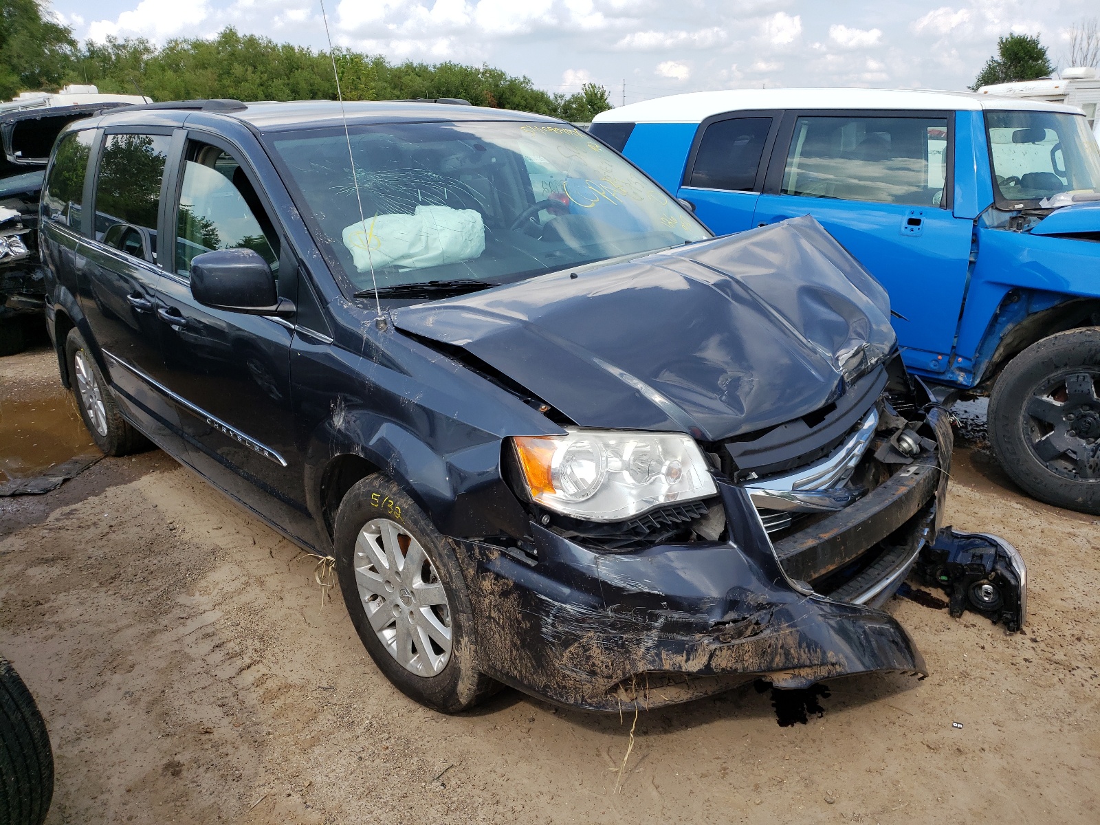 Photo 1 from auction – 2014 CHRYSLER TOWN & COU with VIN 2C4RC1BG2ER126937