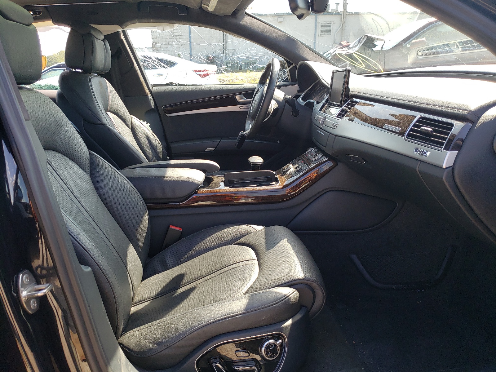 Photo 5 from auction – 2011 AUDI A8 QUATTRO with VIN WAUAVAFDXBN025030