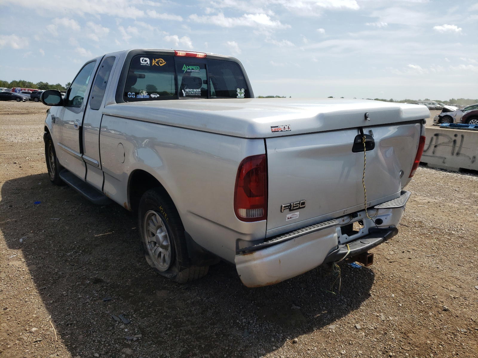 Photo 3 from auction – 2002 FORD F150 with VIN 2FTRX17W12CA01737