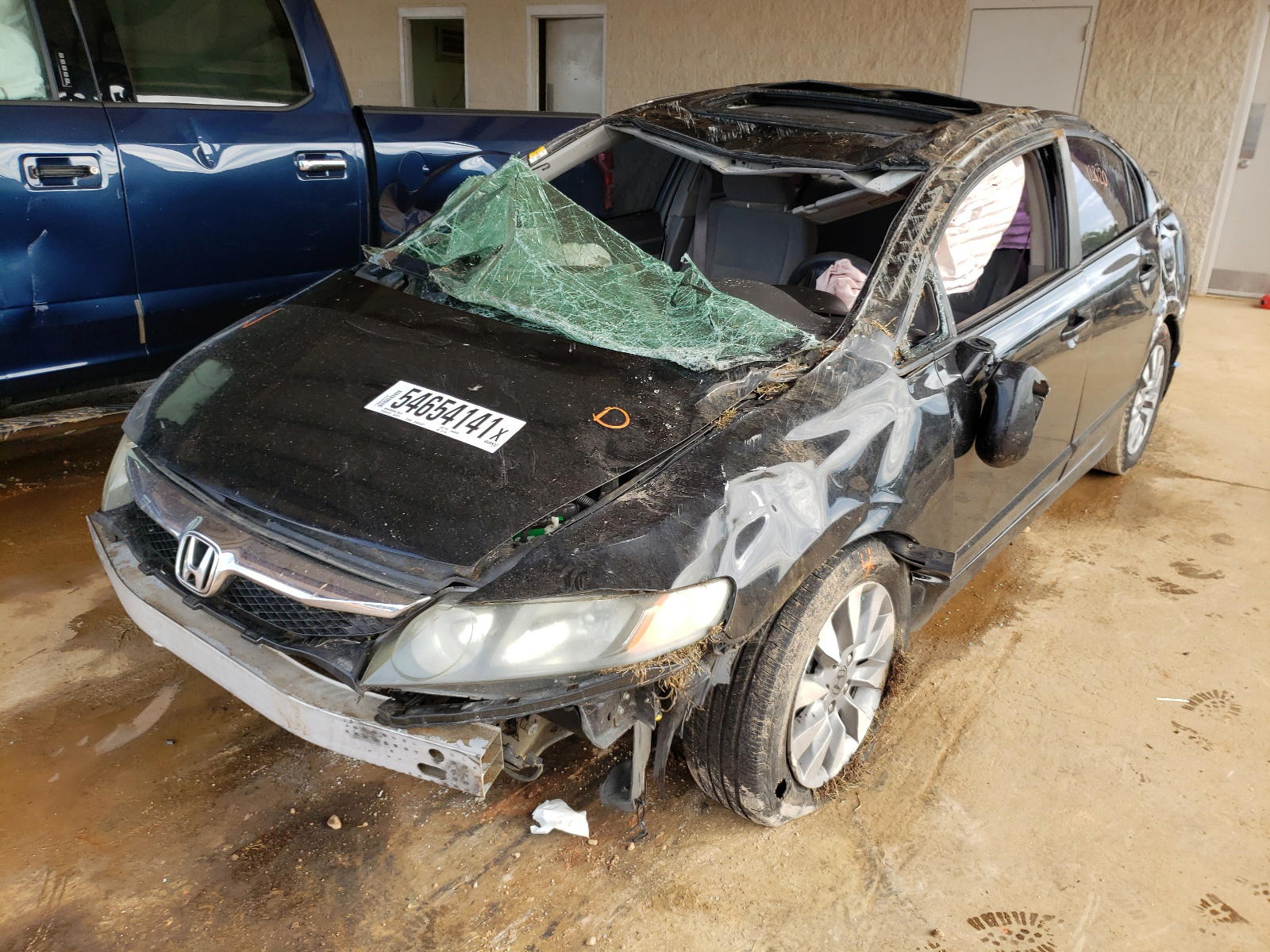 Photo 2 from auction – 2011 HONDA CIVIC EX with VIN 19XFA1F84BE011796
