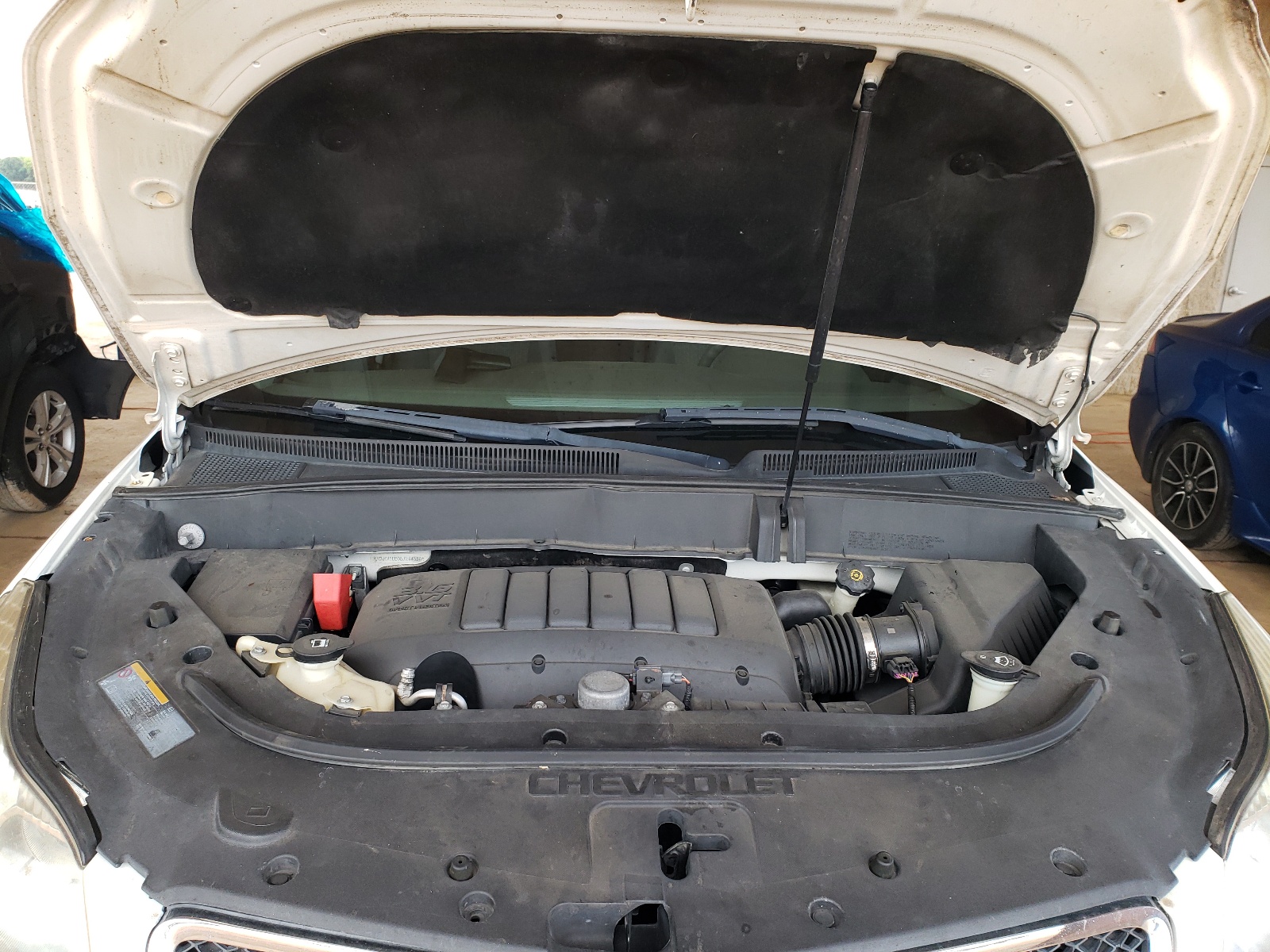 Photo 7 from auction – 2011 CHEVROLET TRAVERSE L with VIN 1GNKVEED0BJ264360